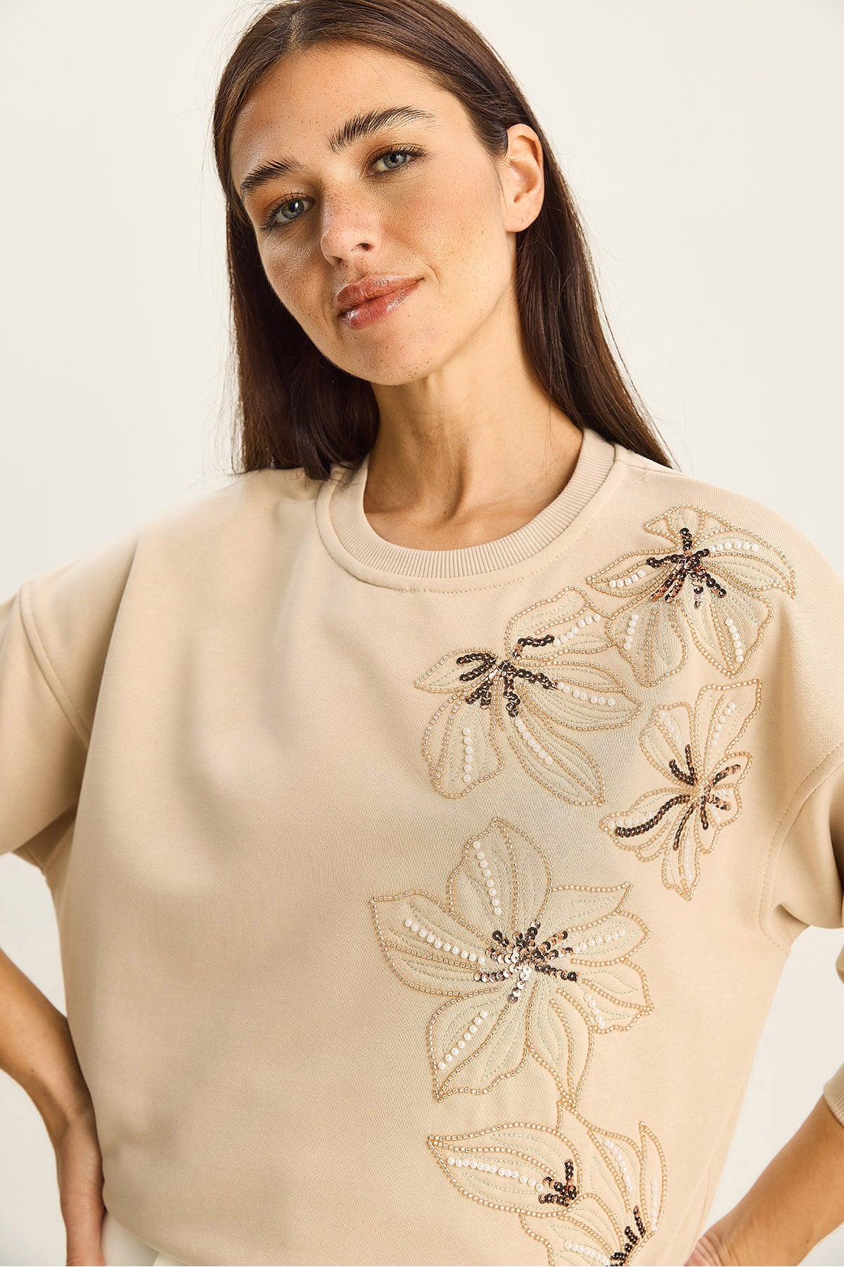 Women's Crew Neck Flower Bead Embroidered Relaxed Sweatshirt 1572 60283809