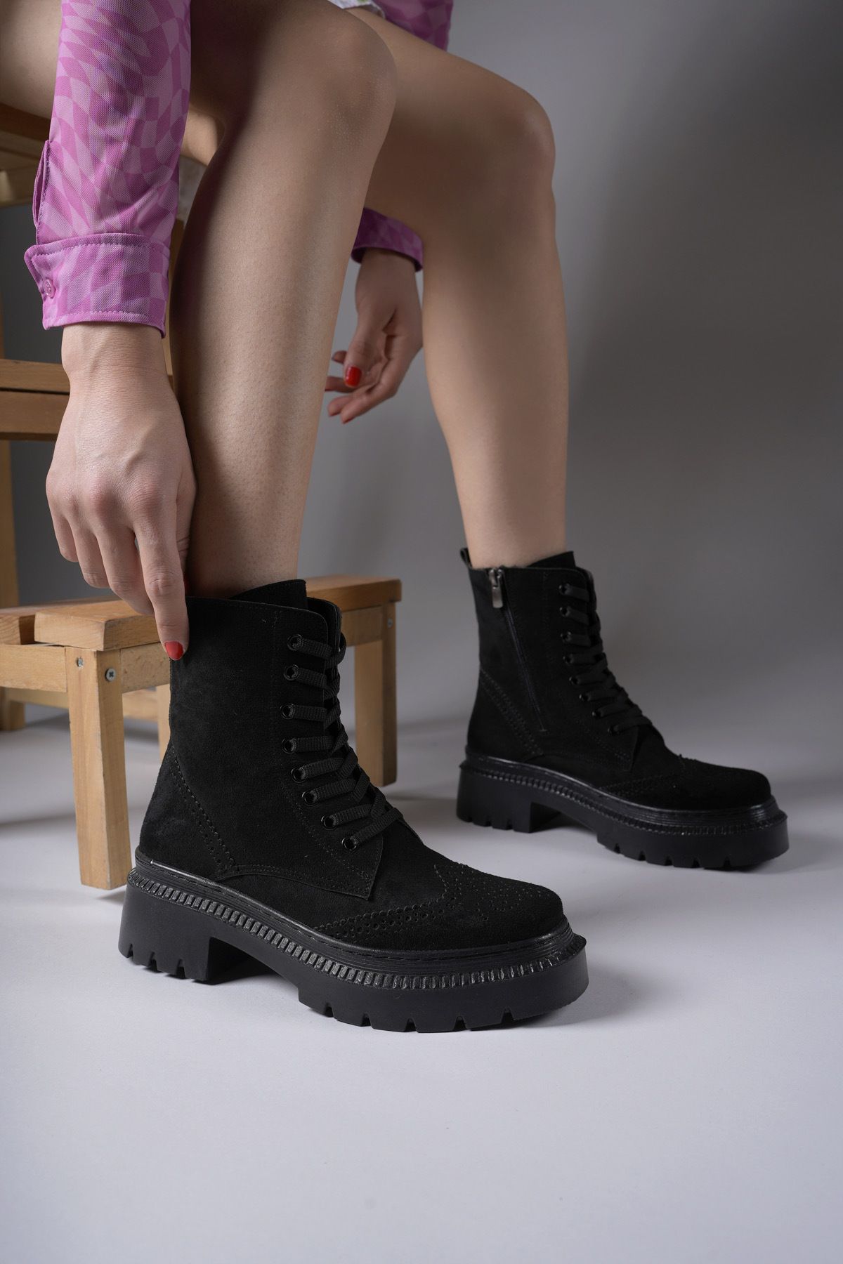 Women's Bot 00121404 Black Suede