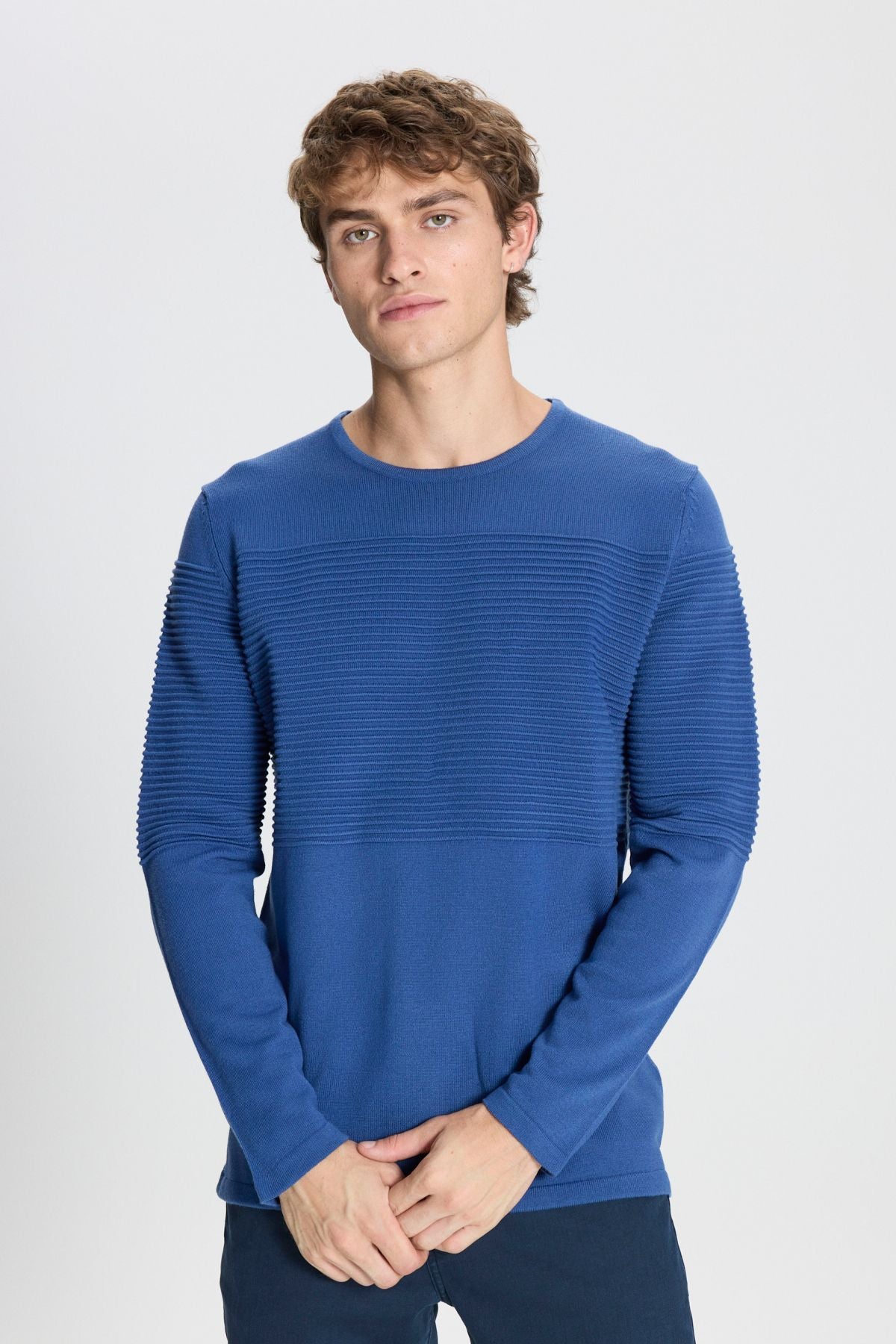 Men's Indigo Anti-Pilling featured Standard Fit Bicycle Collar textured knitwear sweater