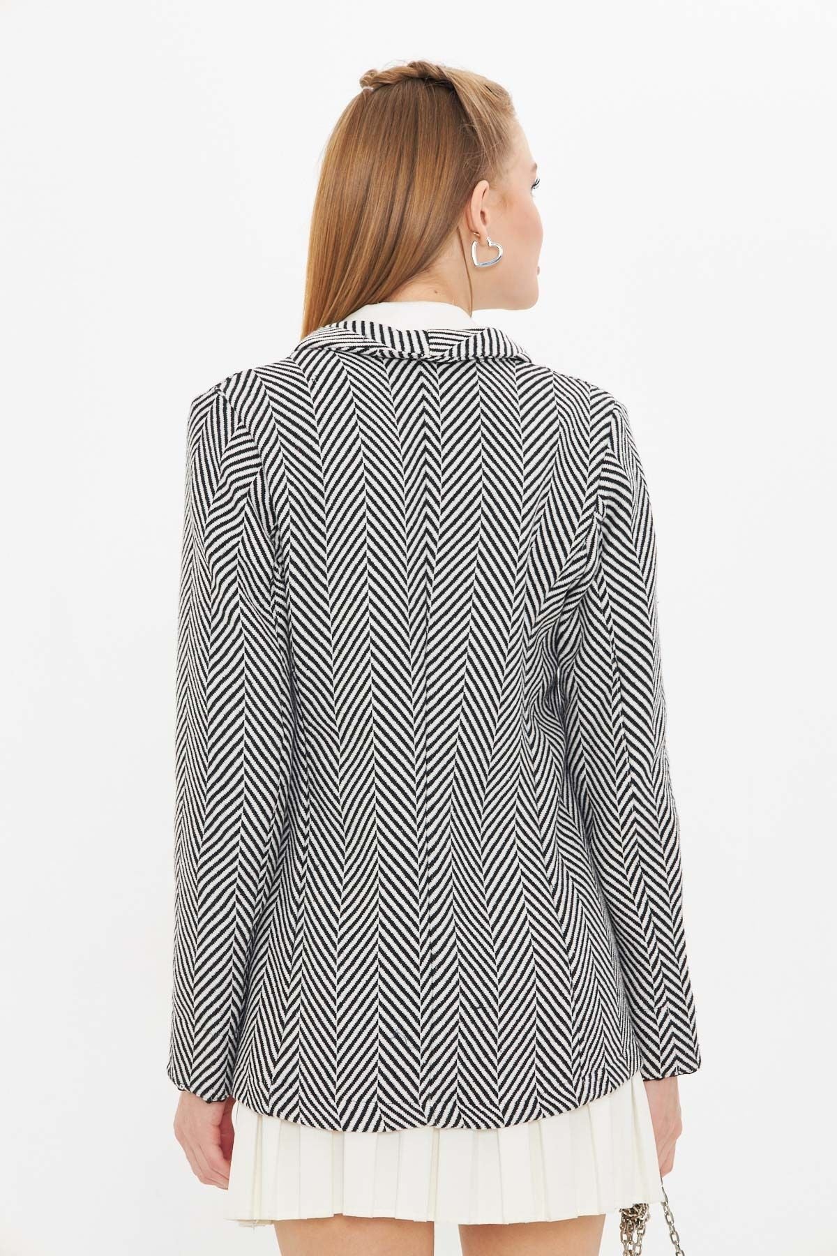 Women's black-and-white fish back pattern arm folded single buttoned stamp jacket ARM-24K001066