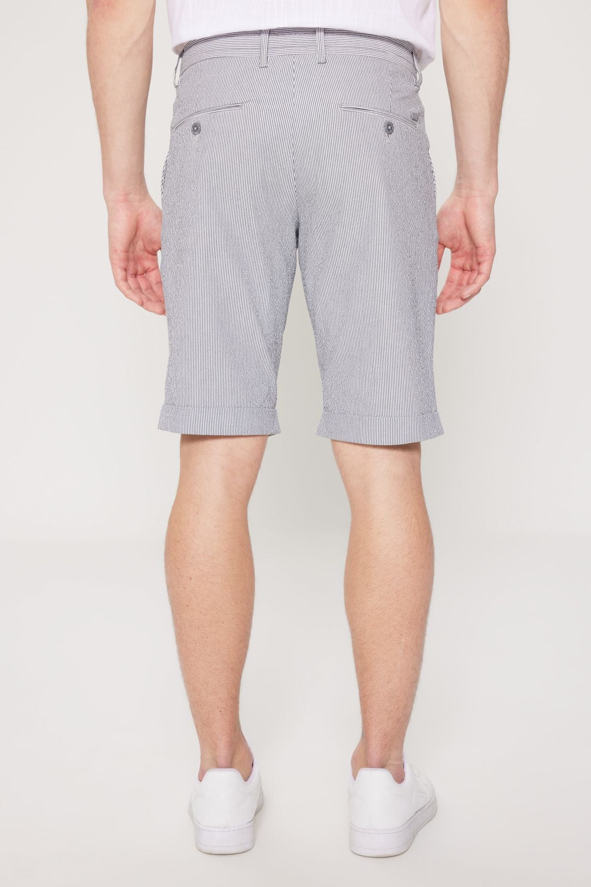 Men's navy blue-white slim fit narrow-cut cotton waist connected side pockets with patterned shorts