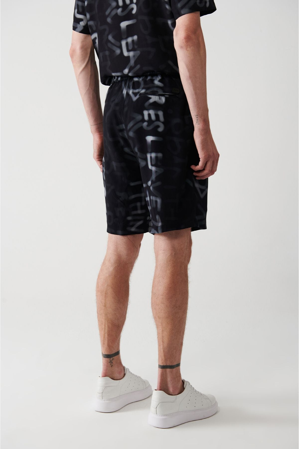 Men's black 100 %viscose side pocket with waist laced shorts A31y3715