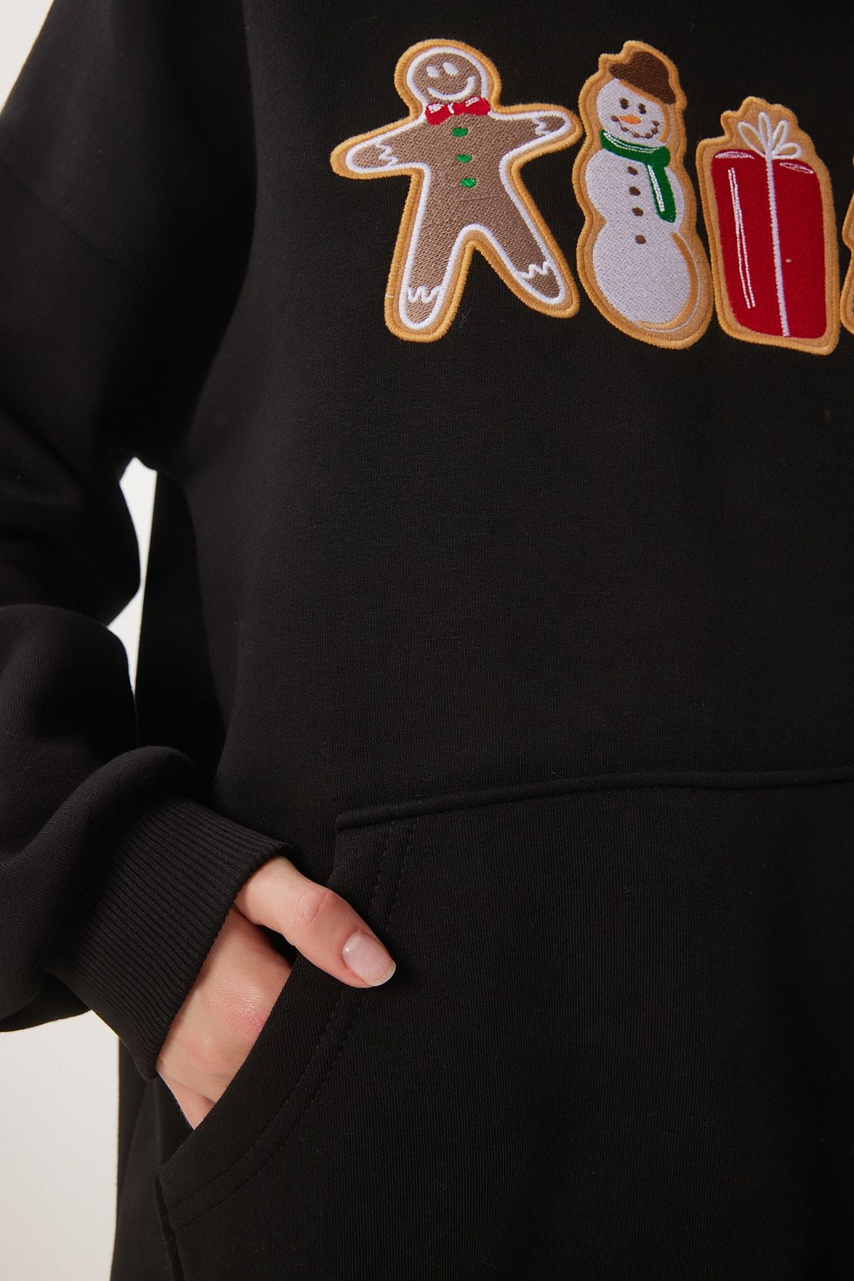 Kadın Siyah Yılbaşı Temalı Kapüşonlu Şardonlu Örme Sweatshirt TQ00001