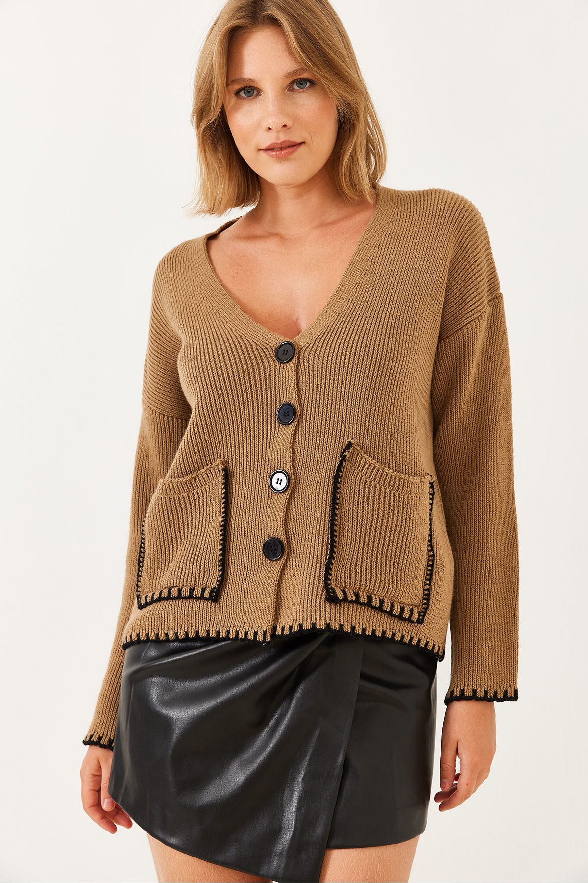 Women's shepherd sewing detailed large pocket with four button long sleeve knitwear cardigan 20246227