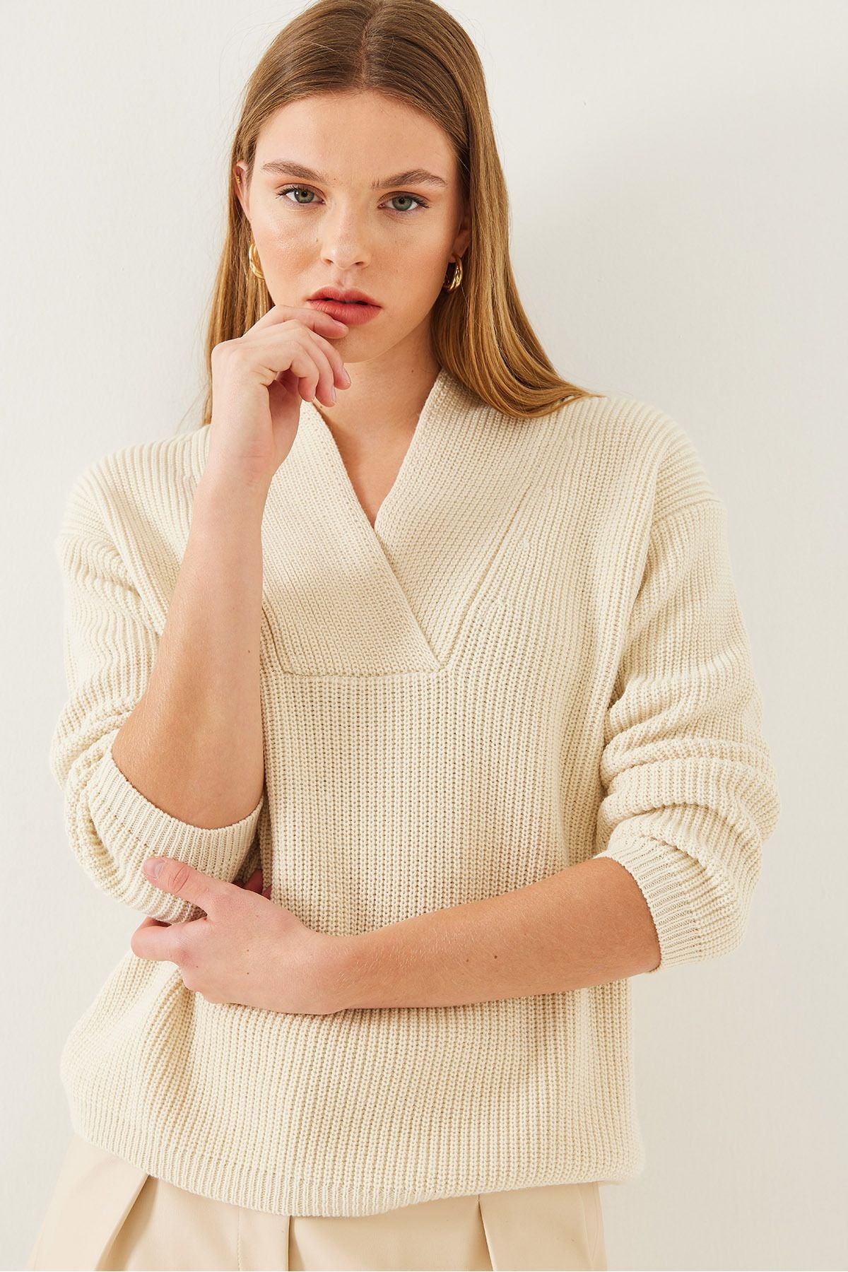 Woman V -Neck Knitwear Kazakh 20247530