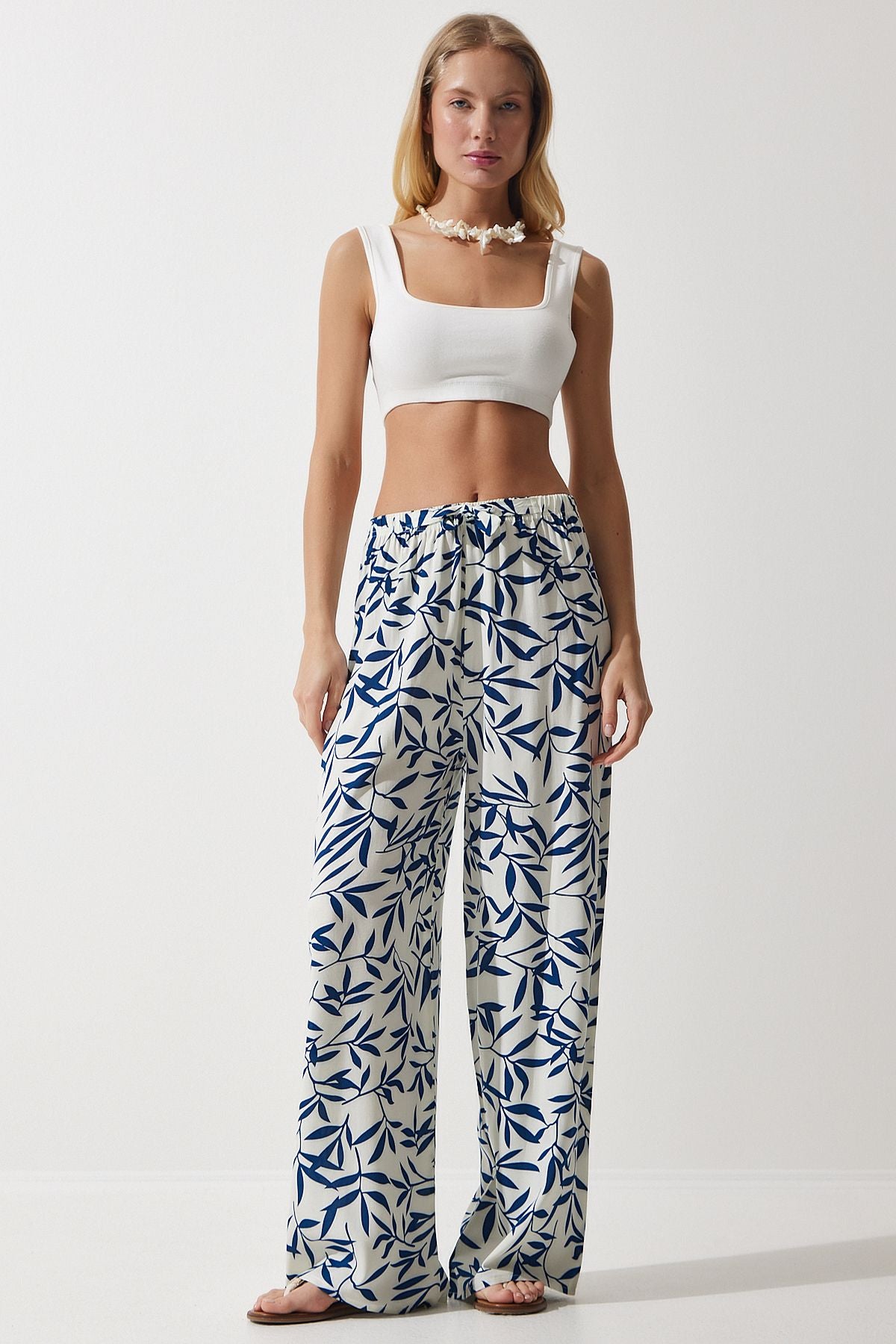 Woman White Navy Blue Patterned Viscose Palazzo Pants EN00606