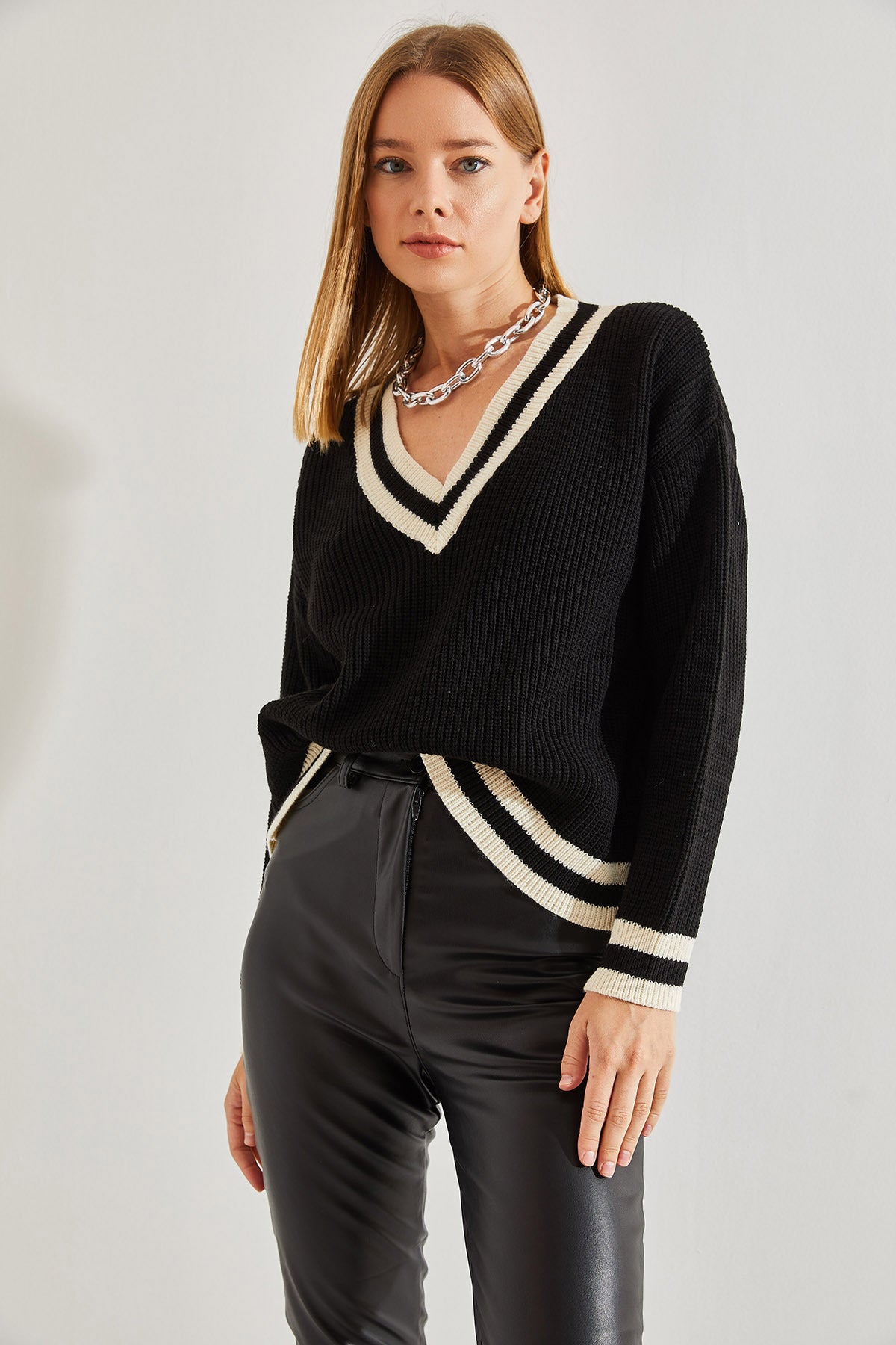 Women's V-Neck Striped Knitwear Sweater 20234225