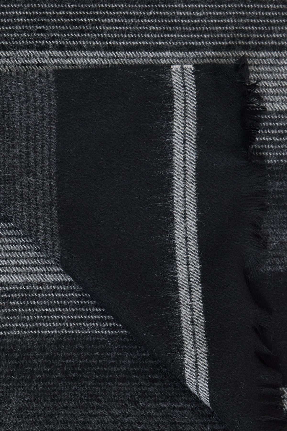 Men's black-gray is warm with patterned knitwear scarf