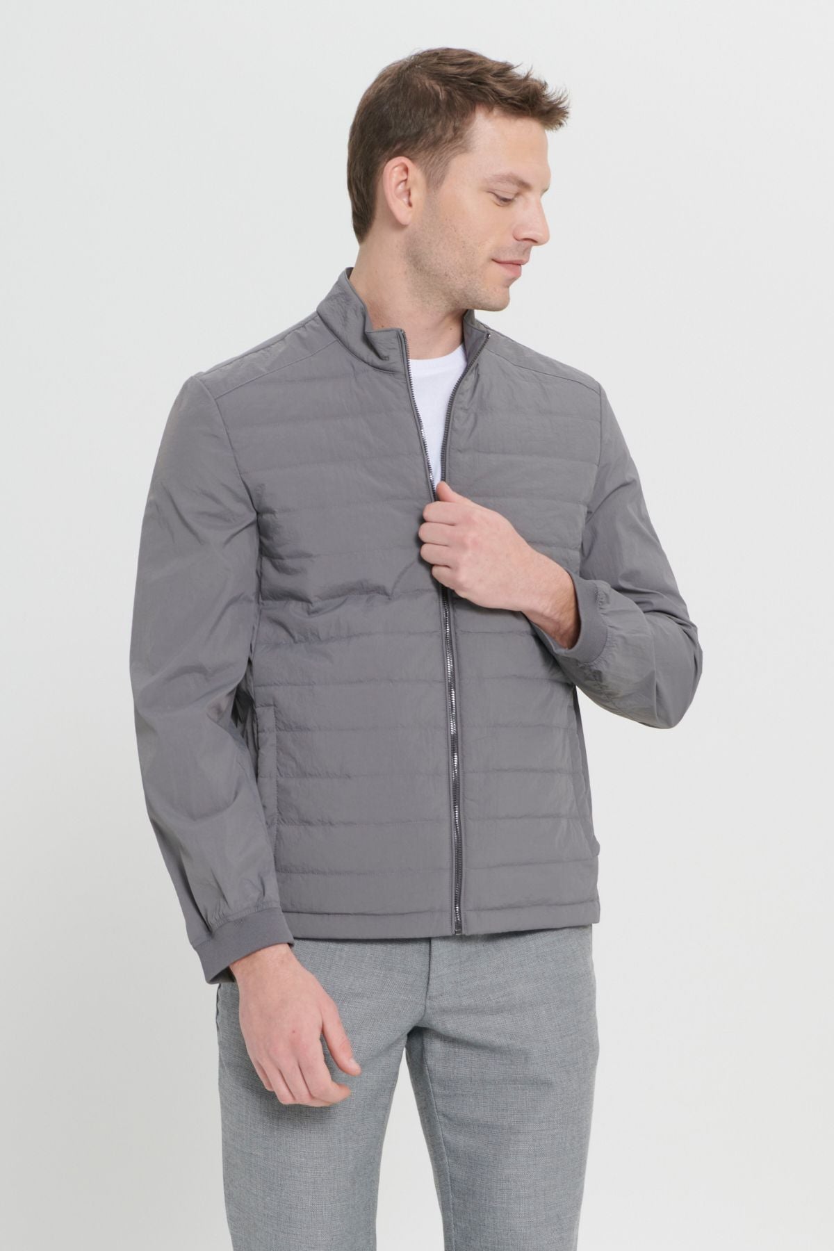 Men's gray windproof standard standard fit normal cut hidden hooded side pocket fine coat