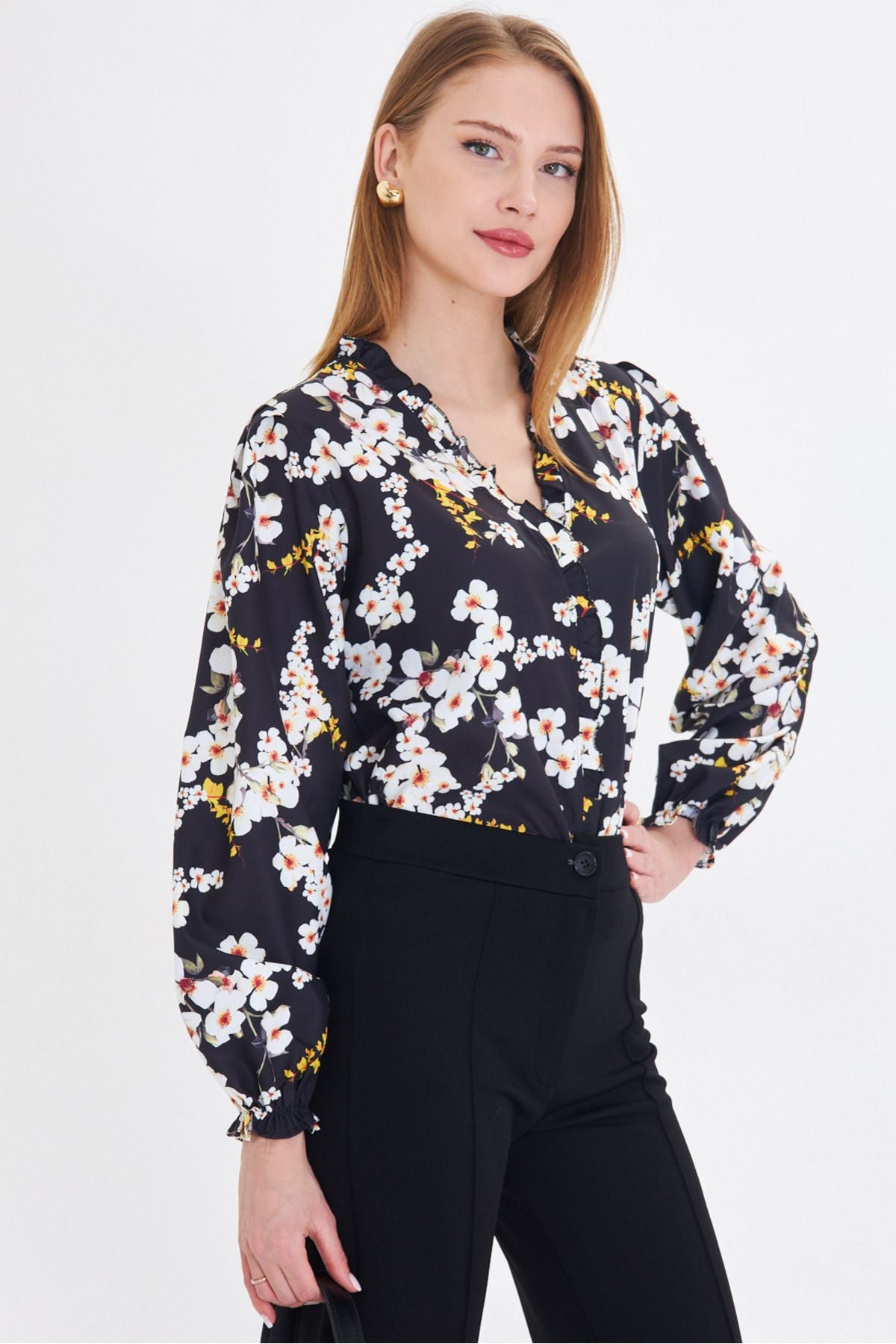 Female black collar and frilly arms with a tire long sleeve blouse ARM-25Y001015