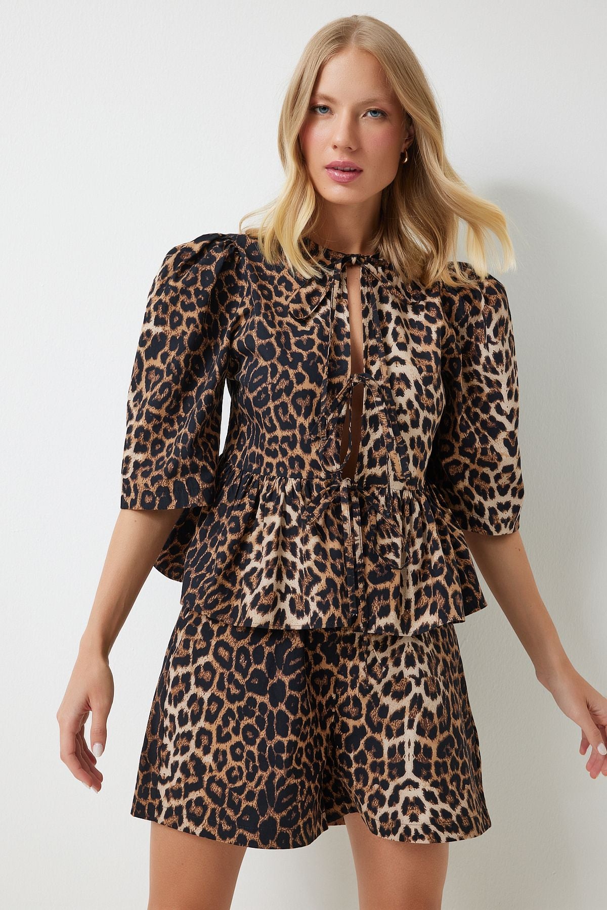 Women's black beige leopard patterned high waist shorts ul00025