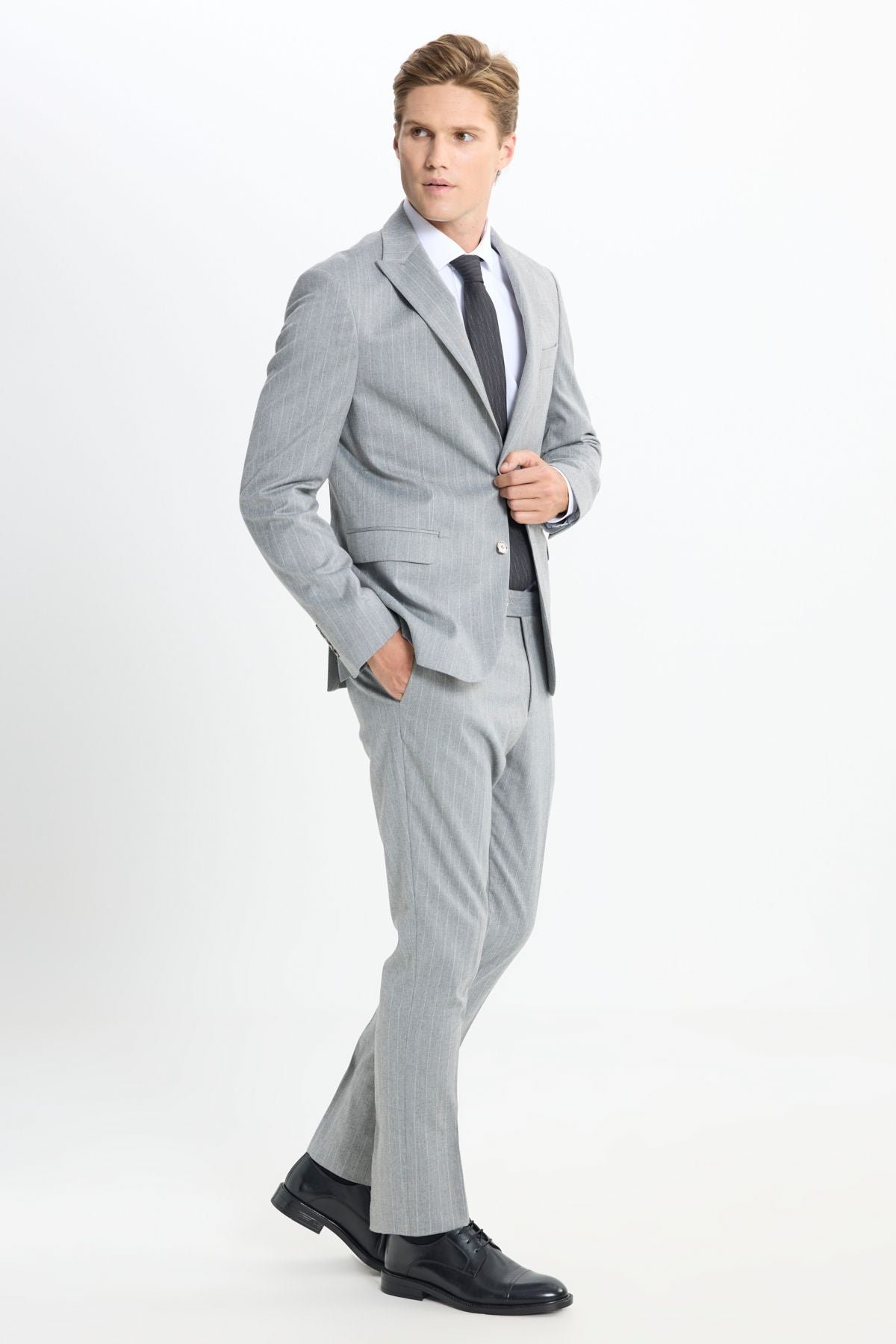 Men's gray slim fit narrow cut swallow collar striped cover pocket flexible suit