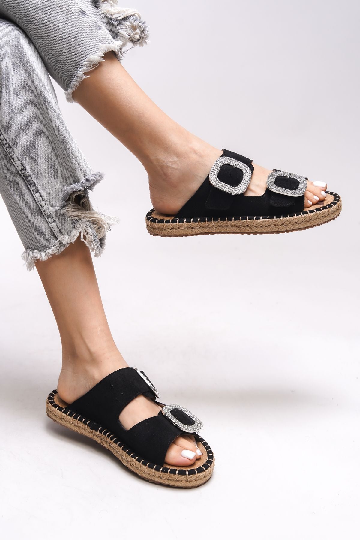 JEHMYTHE WOMEN'S Slippers 00122301 Black