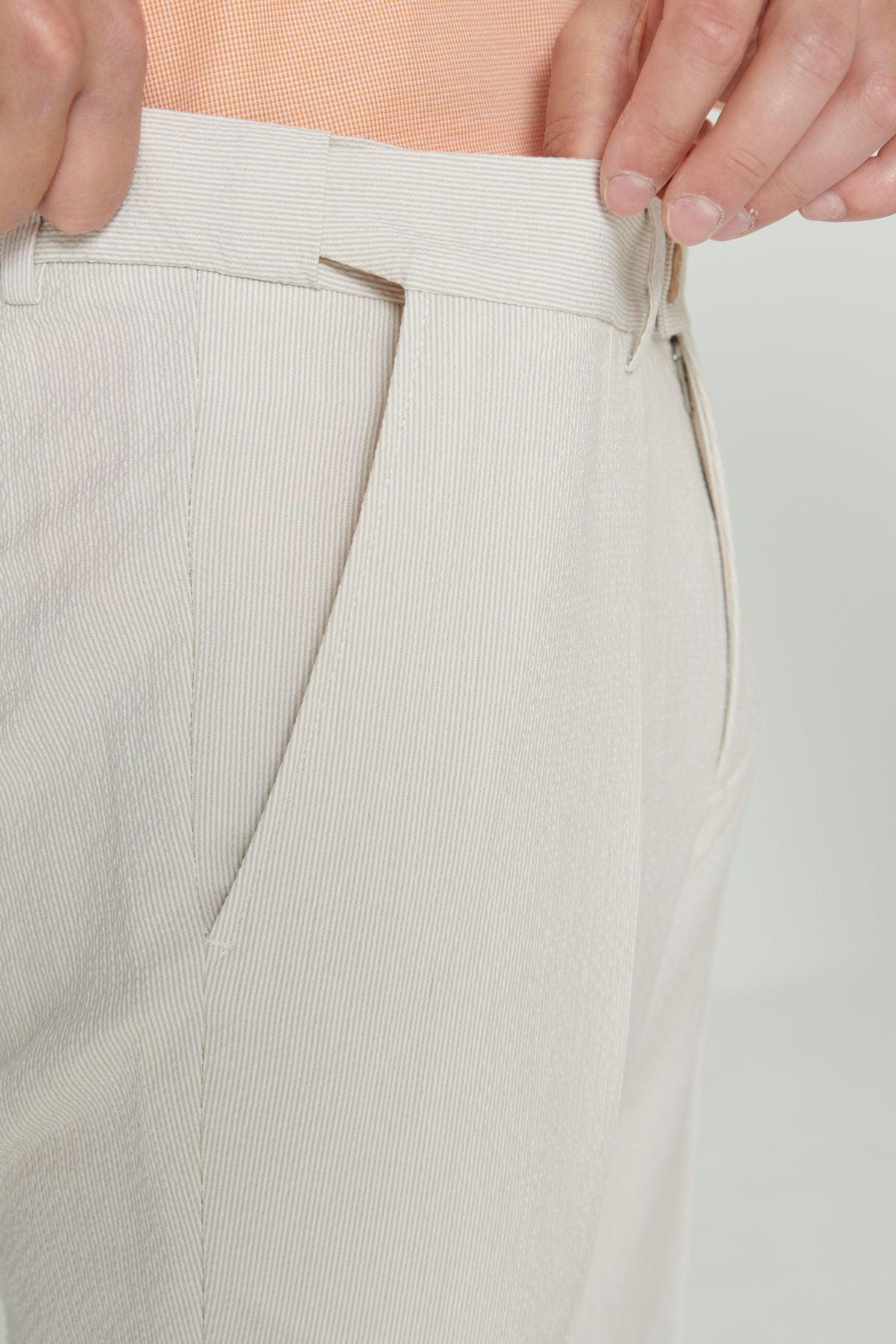 Men's Beige Slim Fit Narrow Cutter Wrinkling Fabric Wafer Patterned Pants