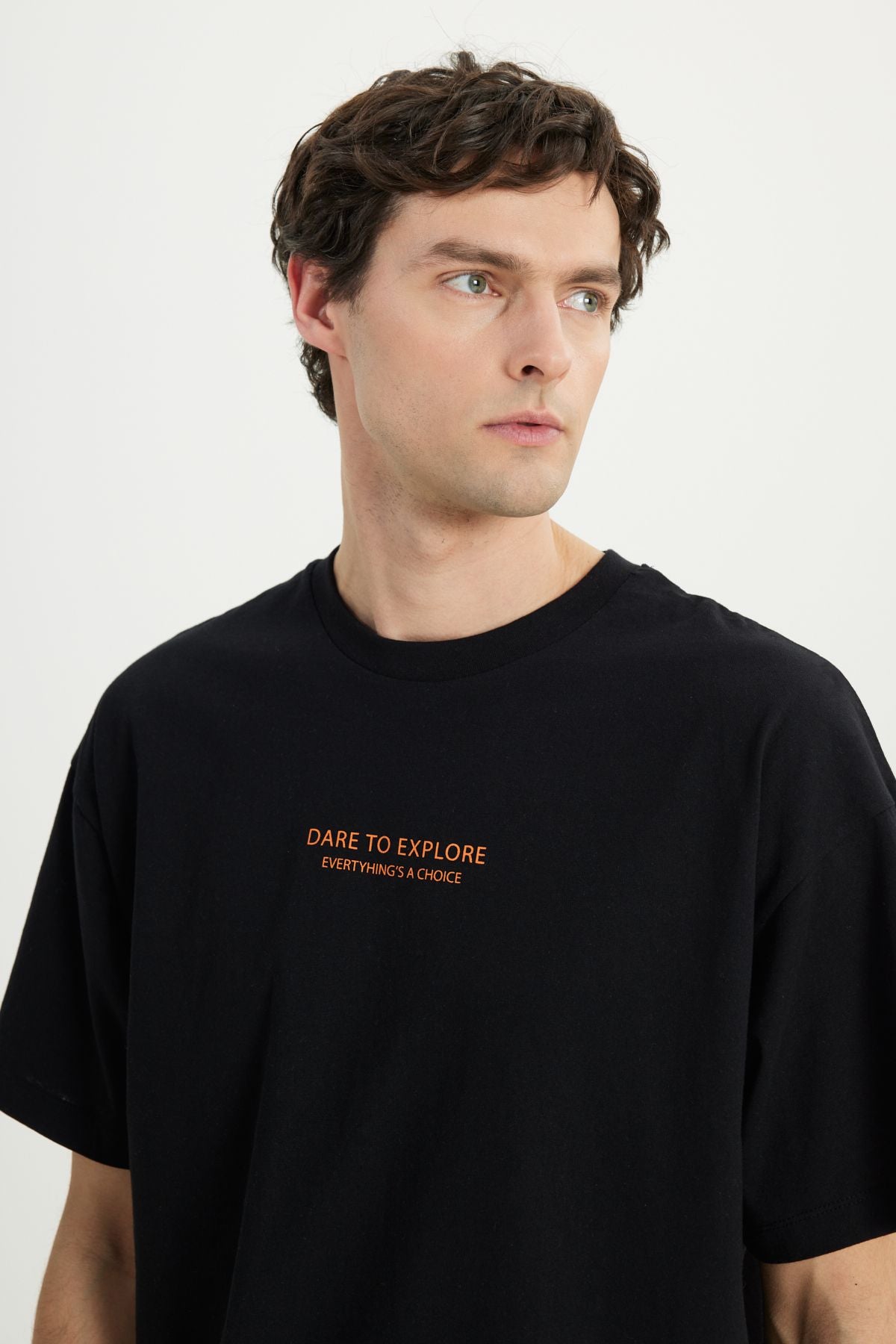 Men's black 100 %cotton oversizle fit wide cut bicycle collar printed T -shirt