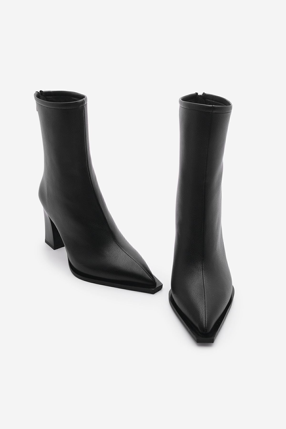 Woman heeled boots pointed nose thick heel with zipper from behind