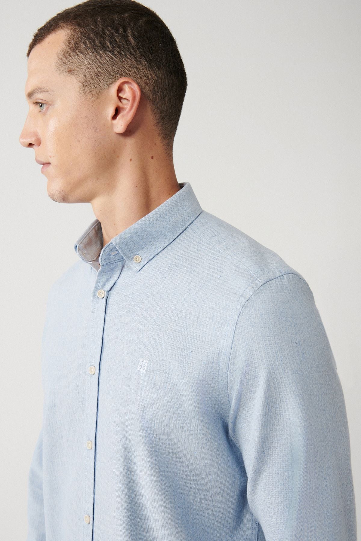 Men's light blue button collar 100 %cotton shirt B002033