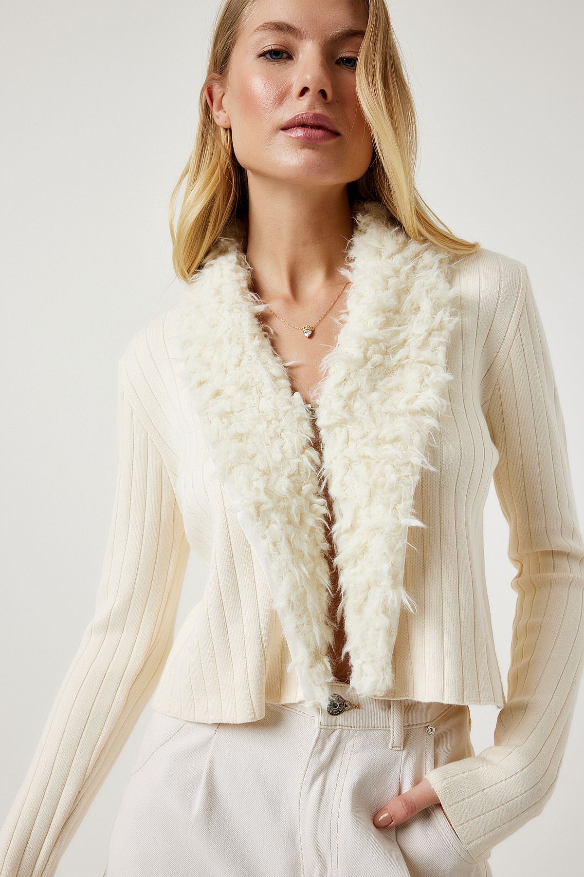 Women's Cream Fur Yaka Soft textured knitwear cardigan yy00204