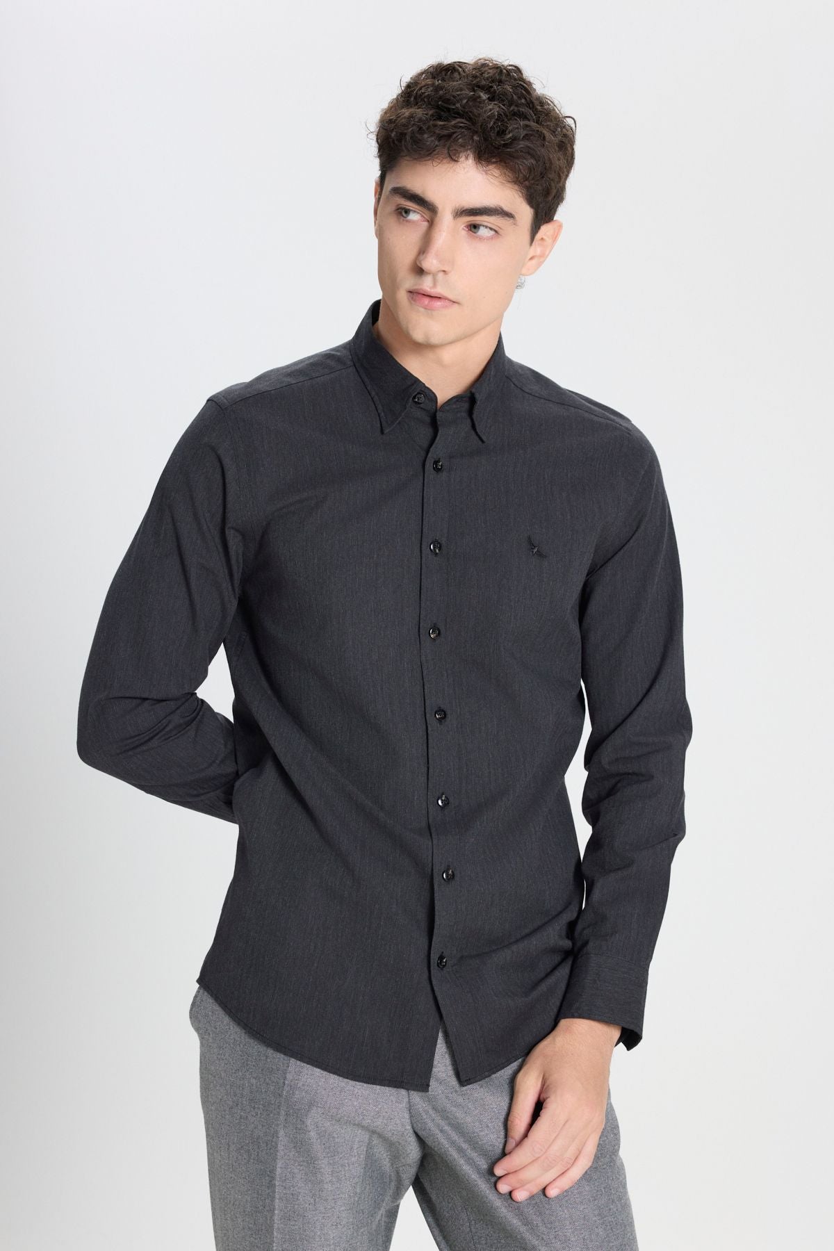 Men's anthracite 100 %cotton slim fit narrow cut hidden buttoned shirt with fisheries