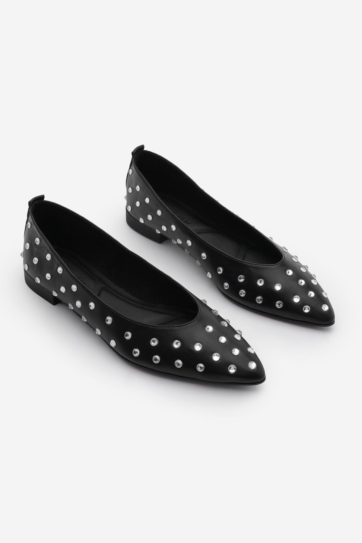 Woman Pointed Nose Stone Flat Shoes Exhibition Black