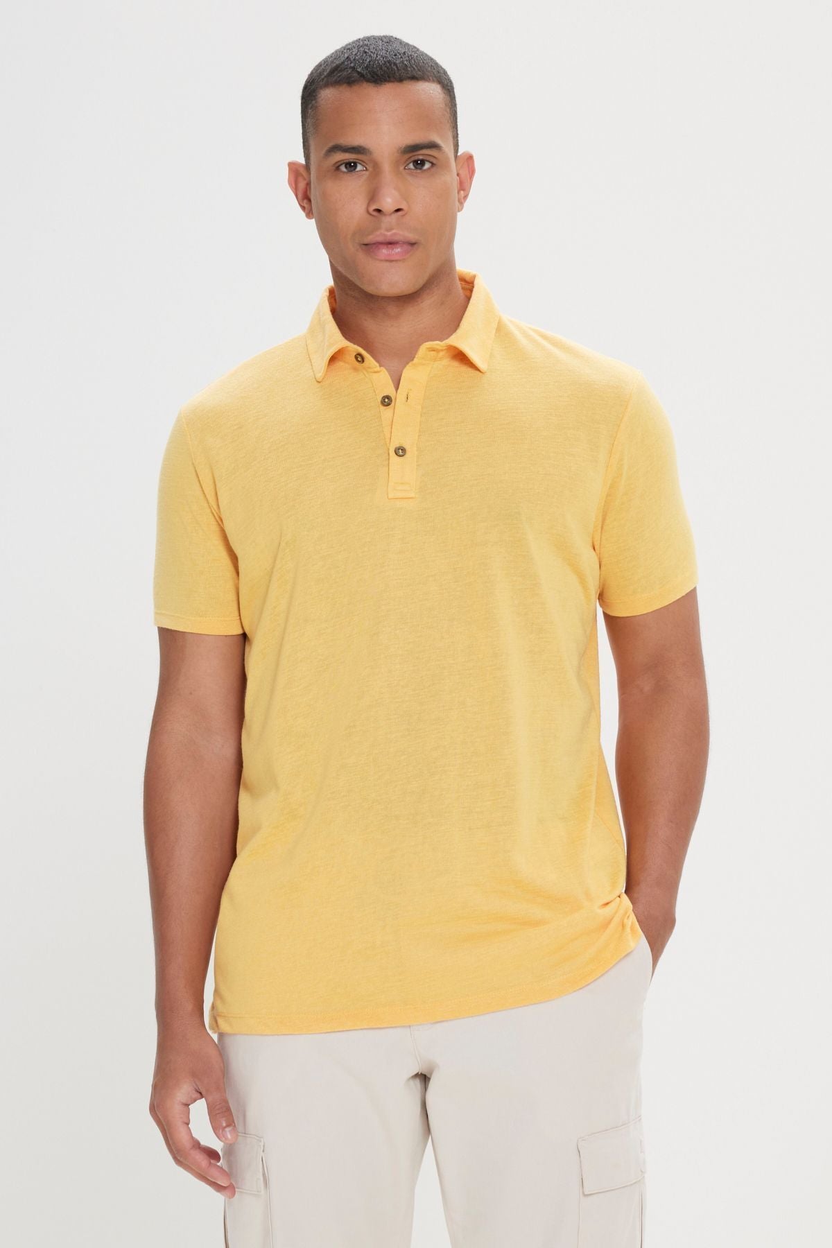 Men's dark yellow slim fit narrow cut polo collar flat casual T -shirt