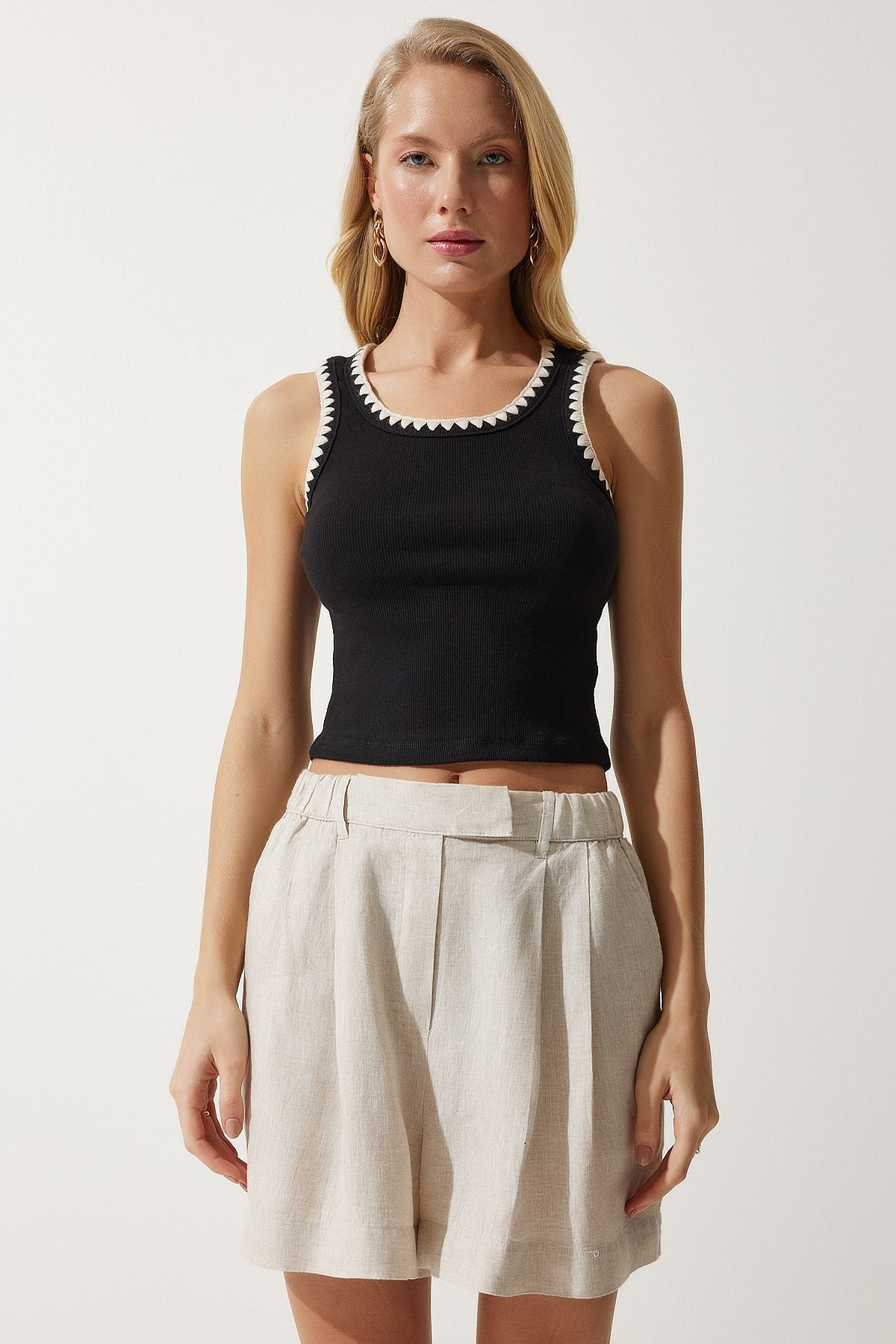 Female black processing detailed Crop knitted blouse HF00451