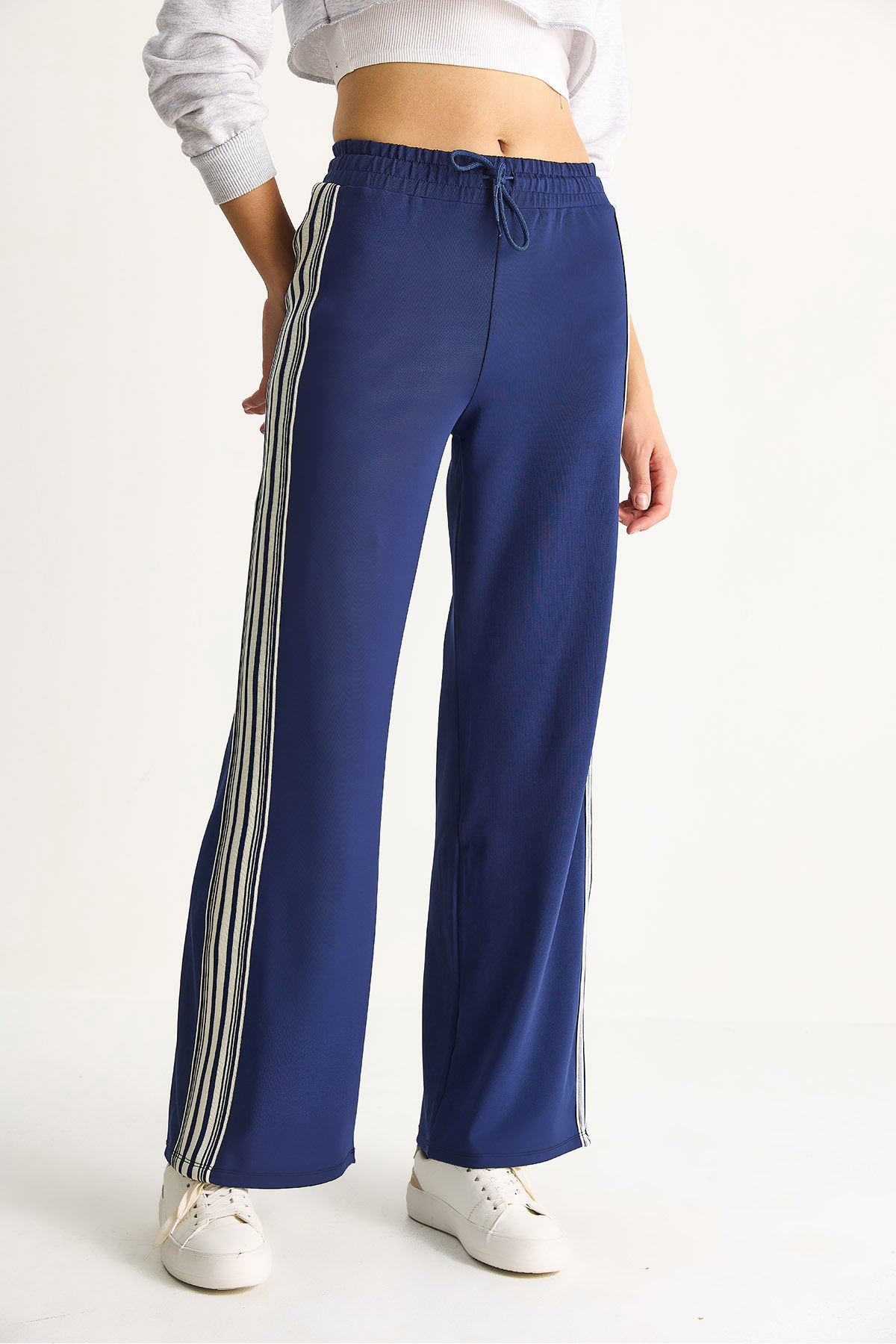 Women's Comfortable Fit Side Stripe Detailed Elastic Waist Soft Textured Sweatpants T006 60283544