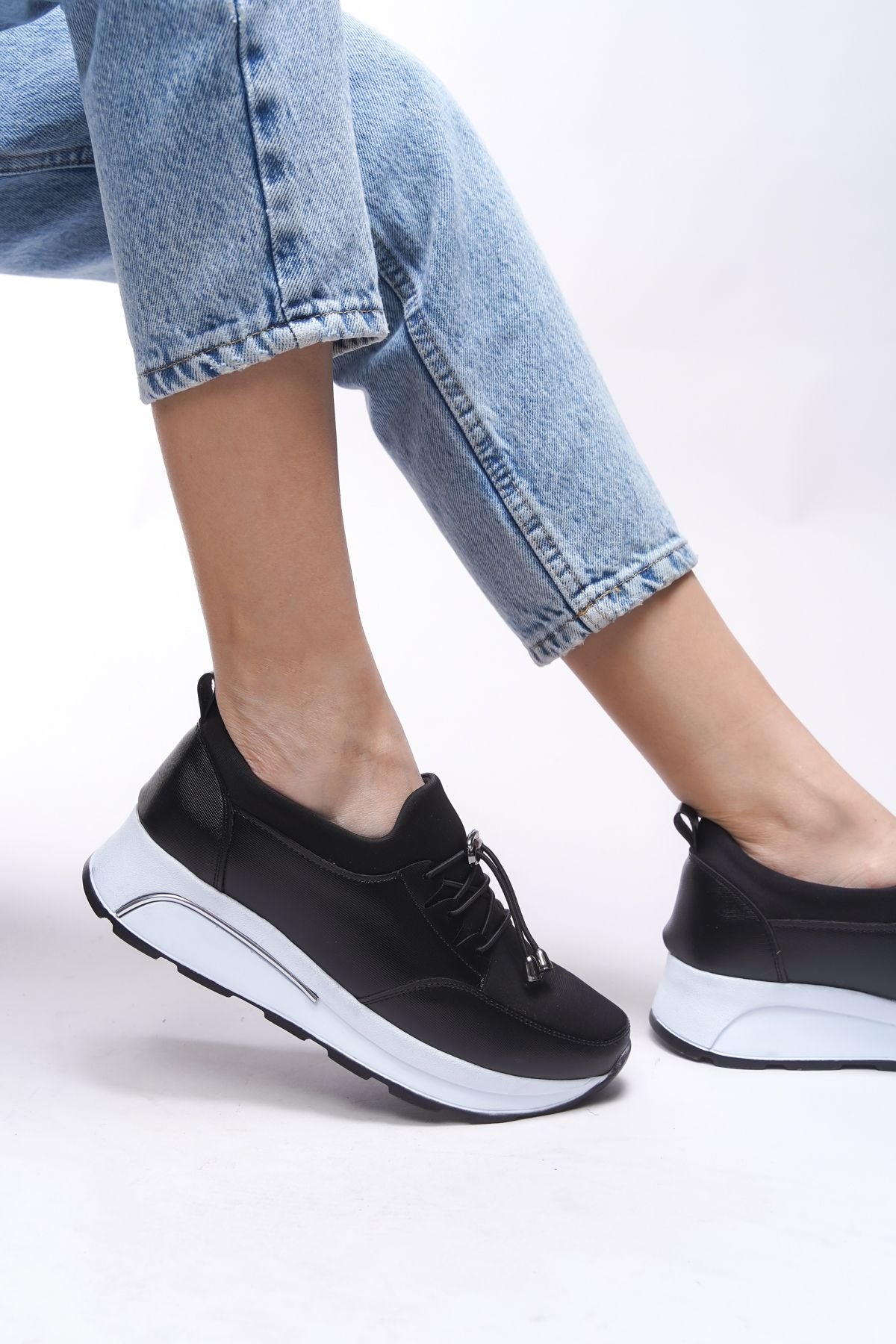 Isolendra Women Sneaker 00121706 Black White
