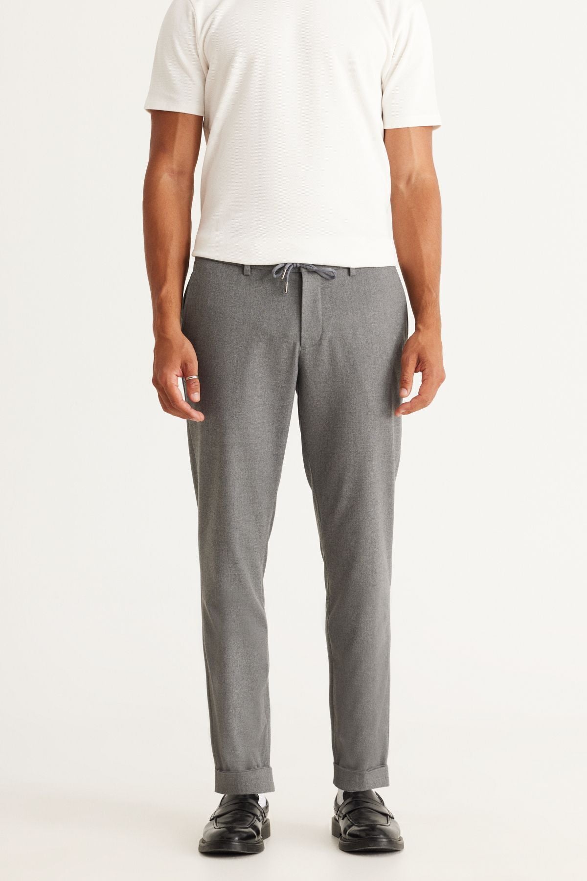 Men's gray slim fit narrow cut waist -tied pattern flexible pants