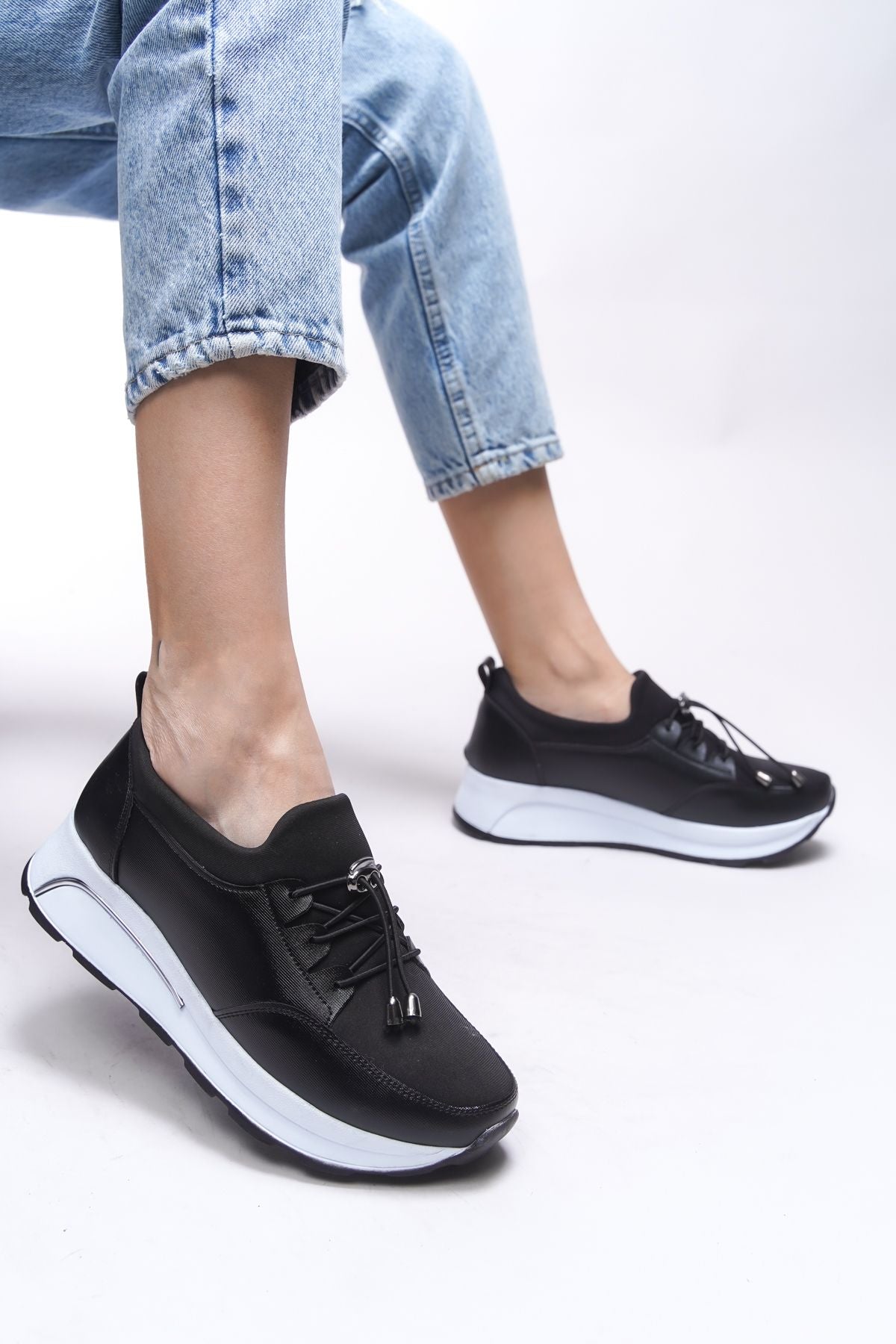 Isolendra Women Sneaker 00121706 Black White