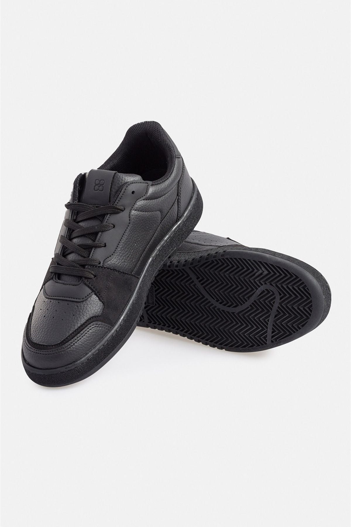 Men's black -piece flexible floor sneaker shoes A31y8025