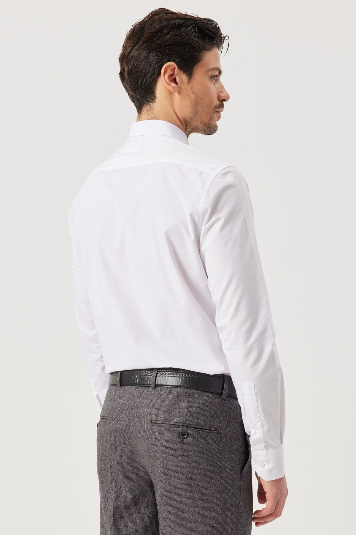 Men's white slim fit narrow cut buttoned shirt with collar patterned