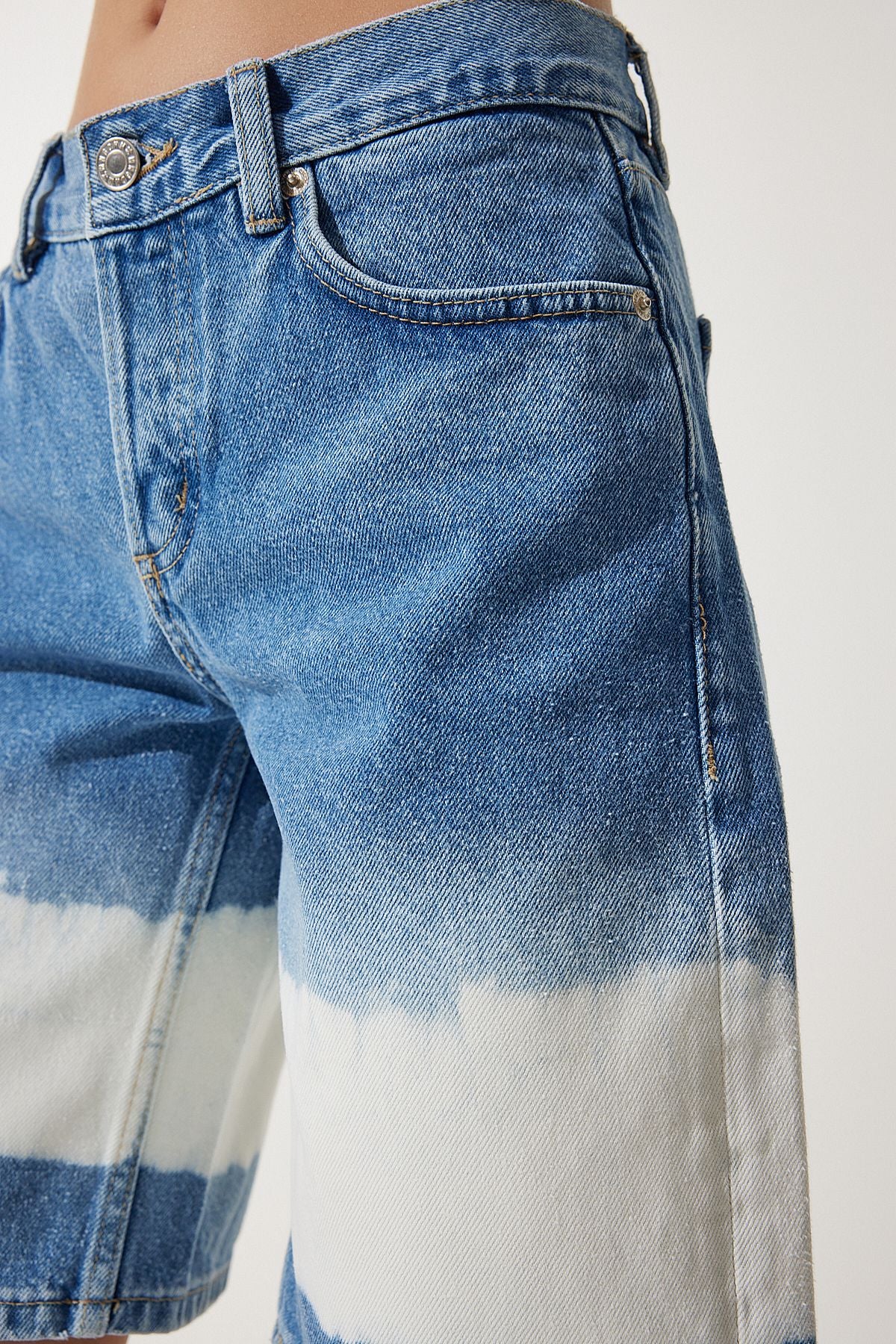 Women's Blue Batik Patterned Denim Shorts UT00009