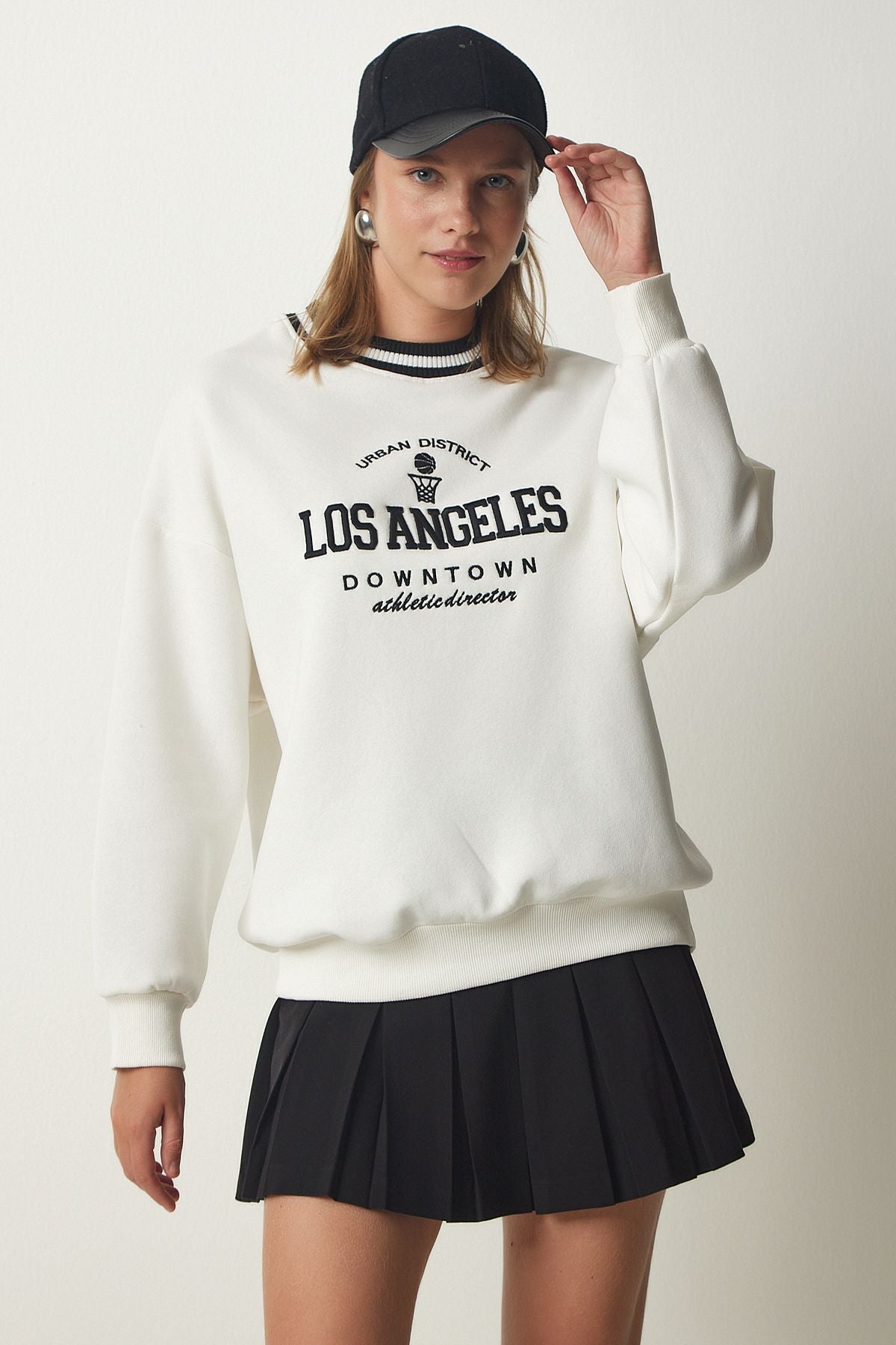 Woman White Embroidered Reddon Sweatshirt HF00447