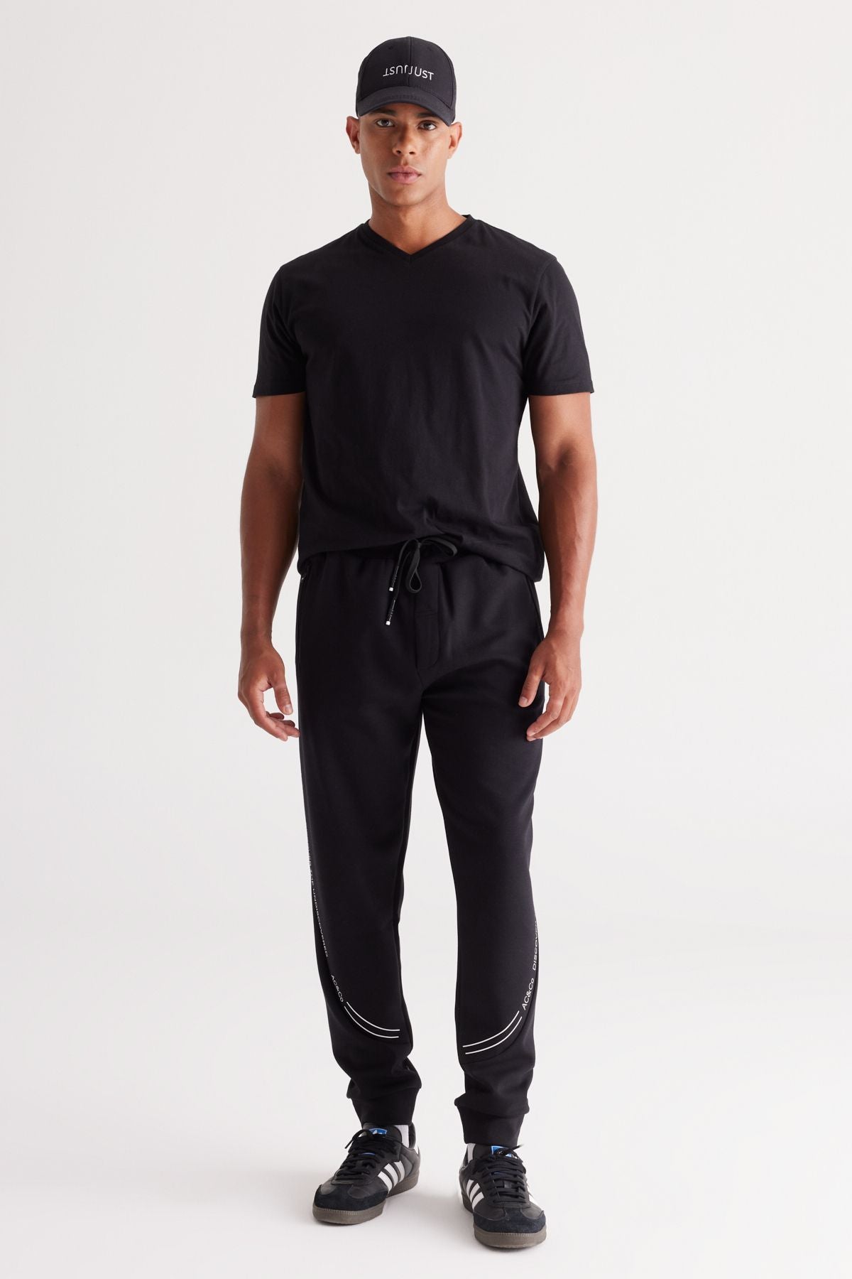 Men's black-and-white 2 V-neck 100 %cotton slim fit narrow cut basic t-shirt