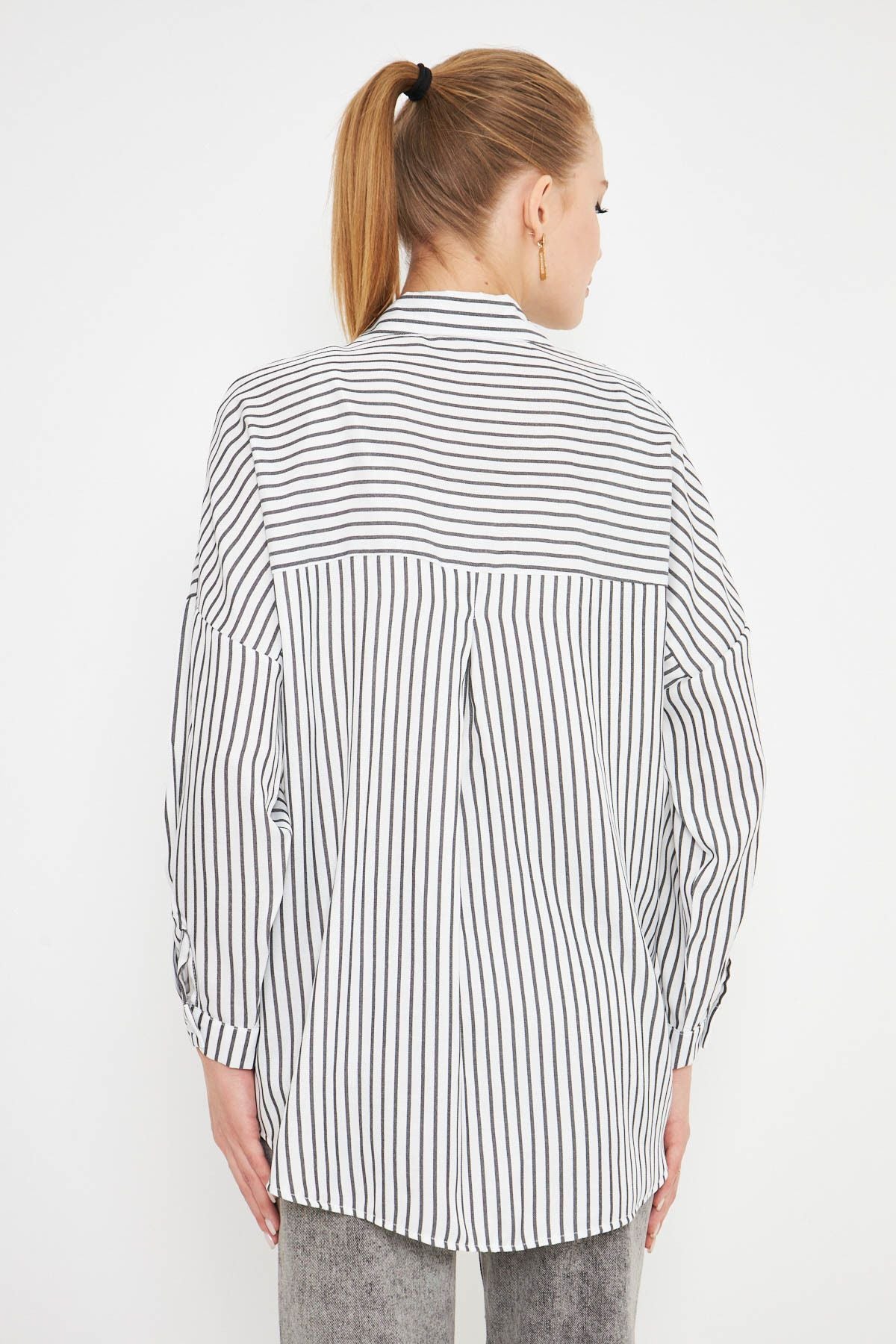 Woman Smoked Striped Long Sleeve Pocket Detailed Ristle Pleeled Oversize Shirt ARM-25K001069