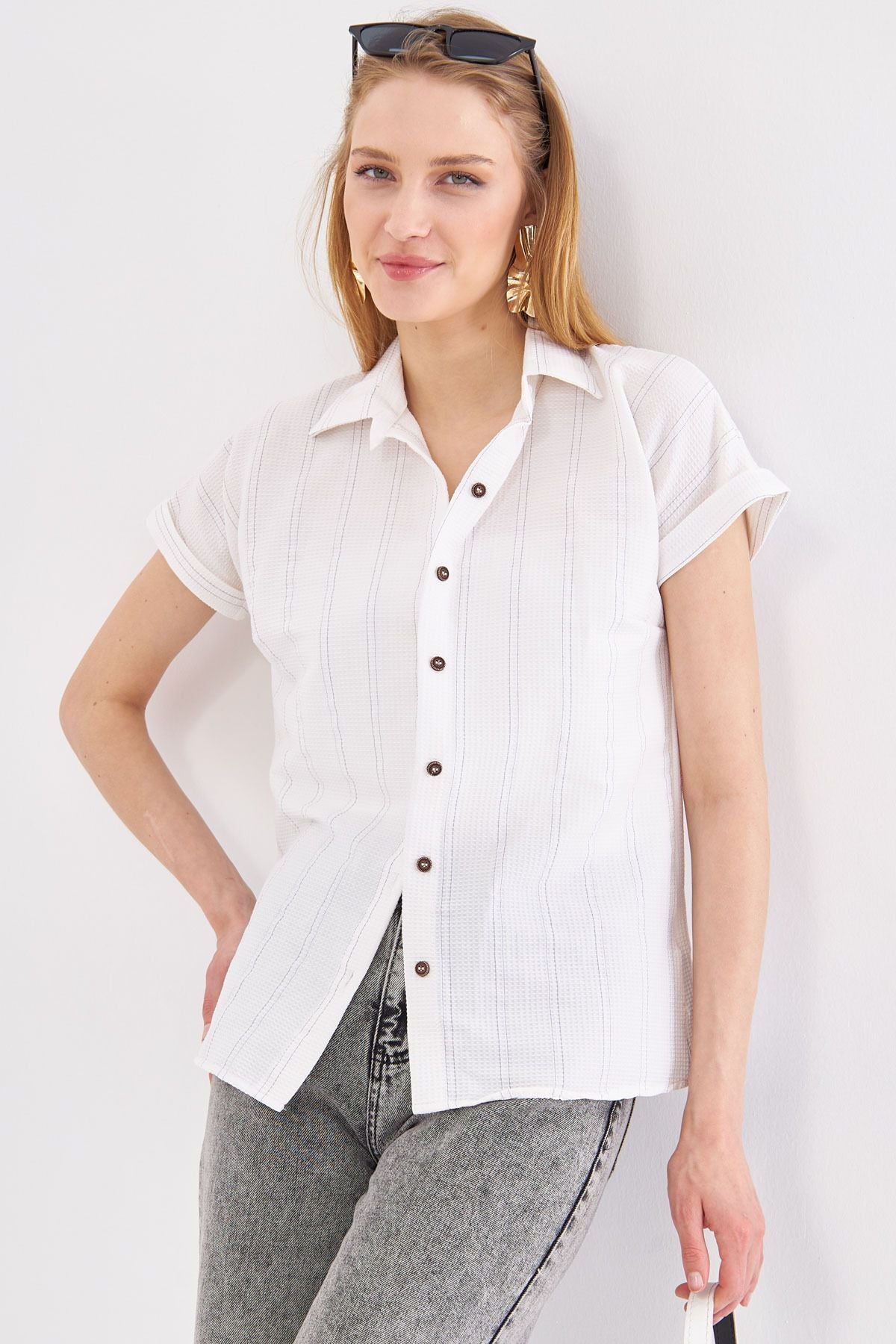 Woman Smoked-White striped short sleeve shirt ARM-24Y001067