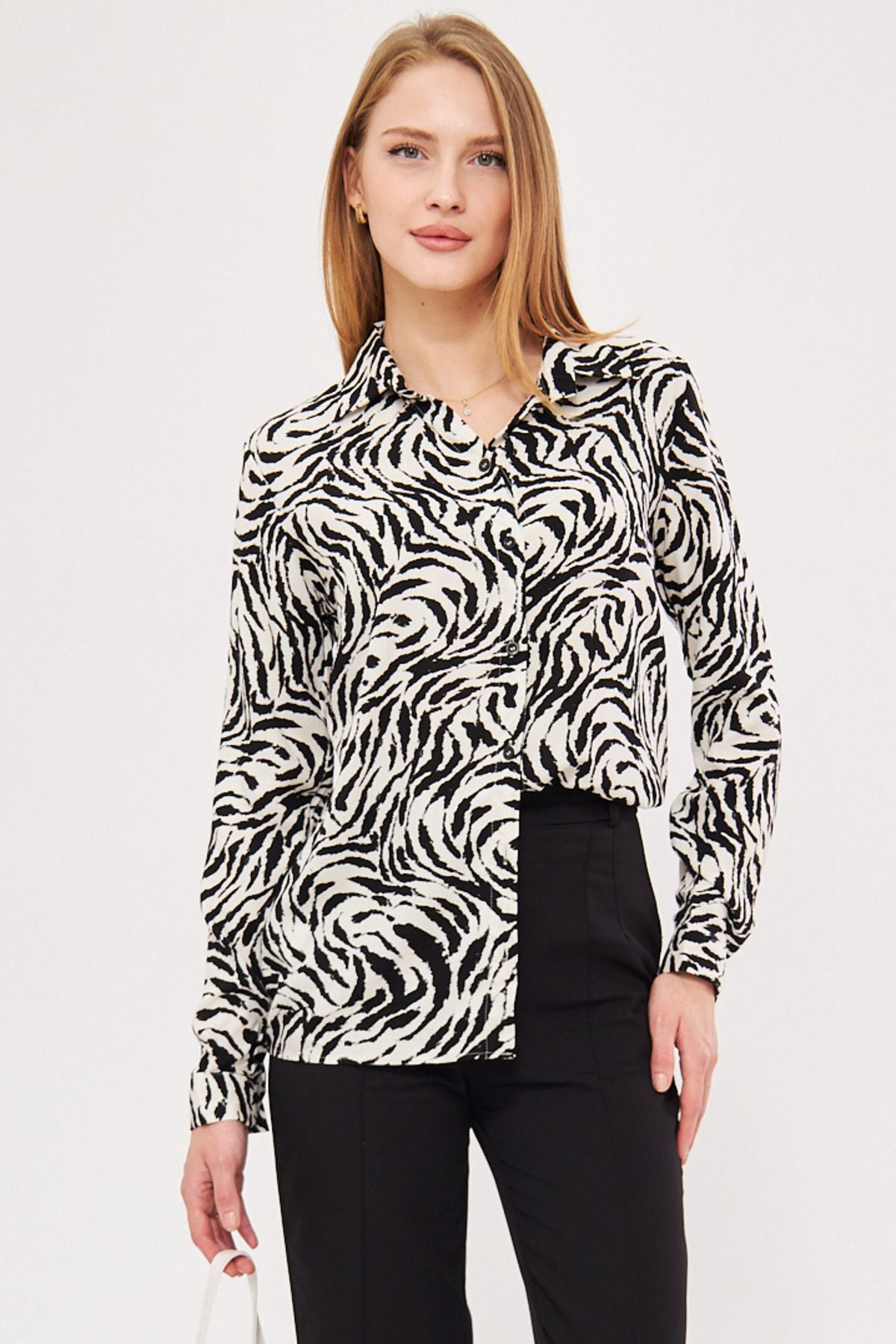 Woman White-Black Patterned Long Sleeve Shirt ARM-25K001040