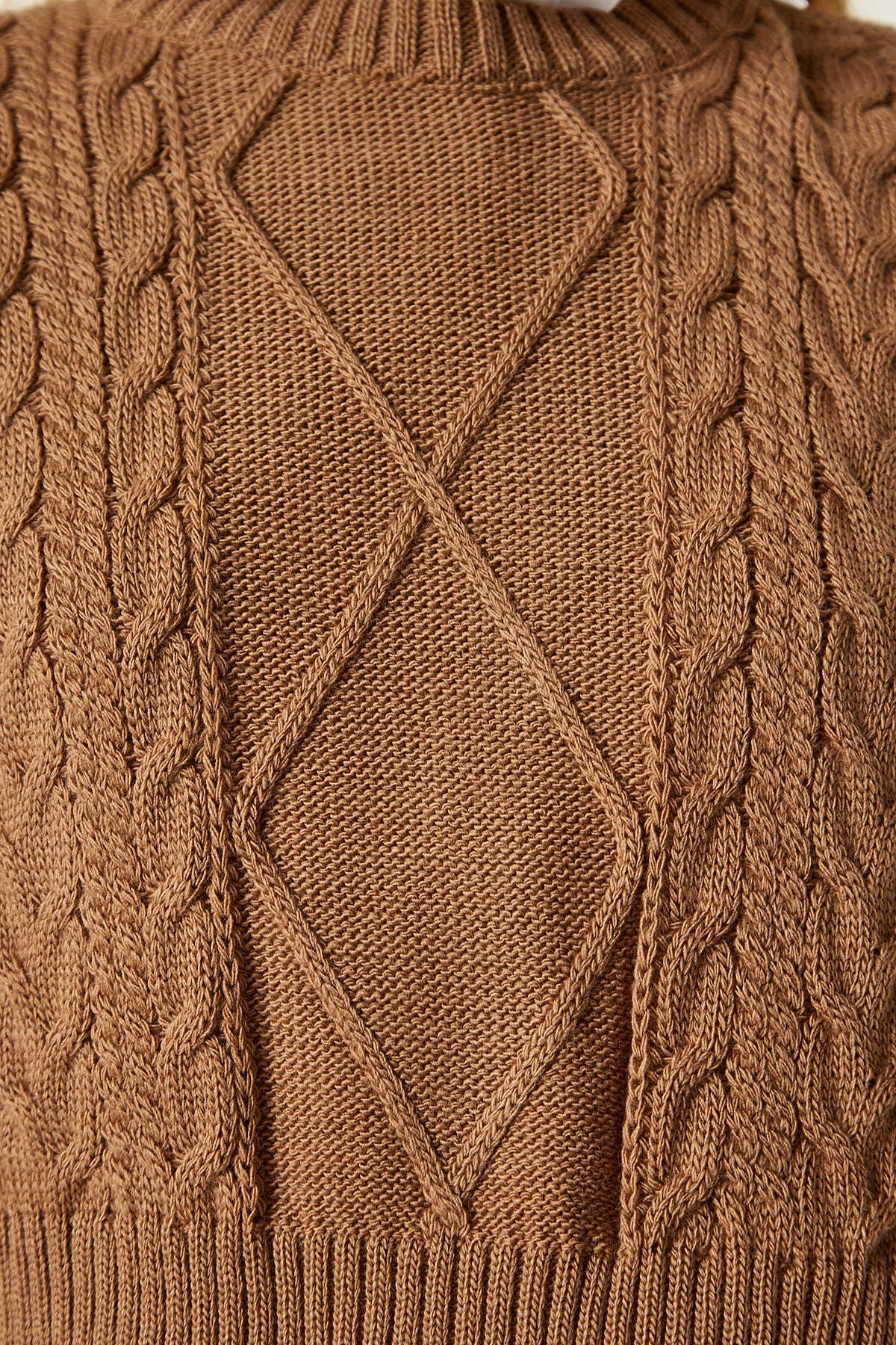 Female biscuit motif connected Crop knitwear sweater MW00131