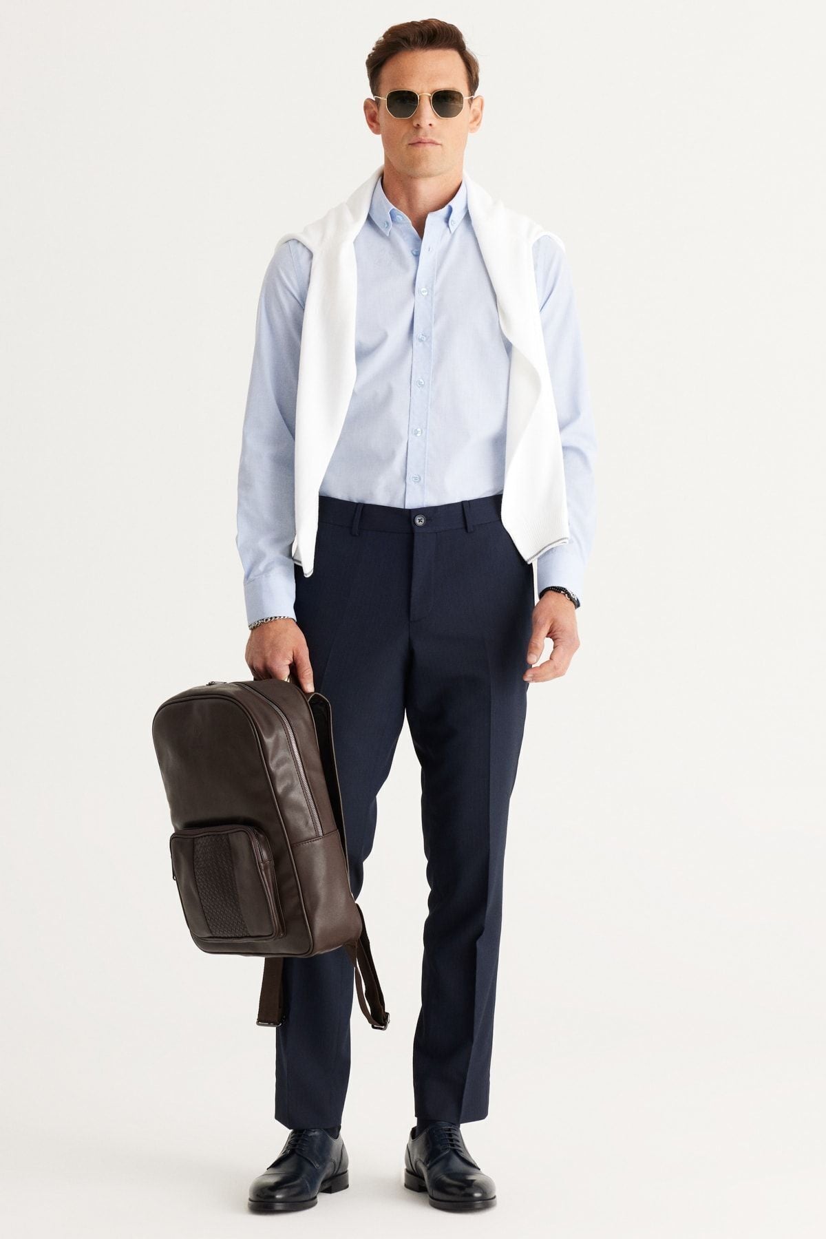 Men's light blue slim fit narrow cut buttoned shirt with collar pattern