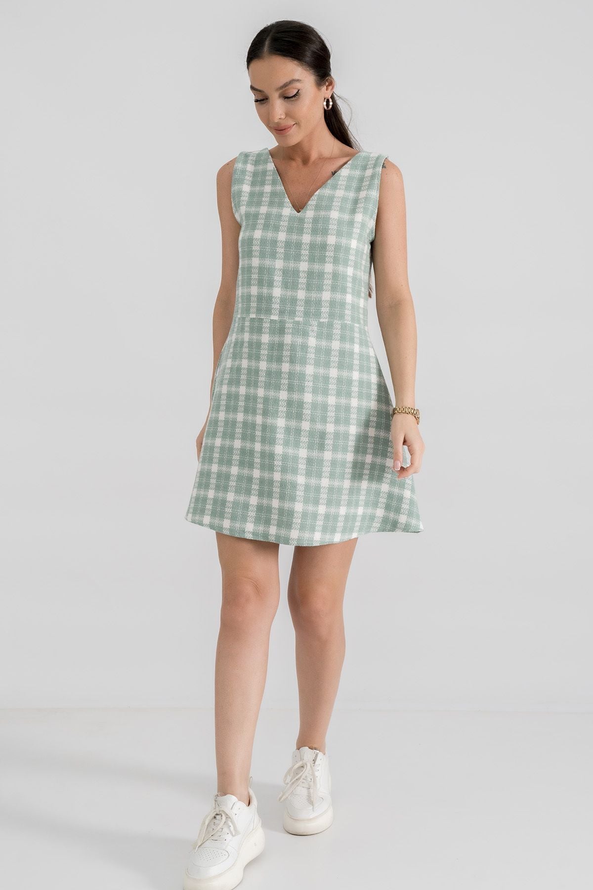 Female Mint Tüvit Front Rear V-Neck Sleeveless Clash Mini Dress ARM-24K001073