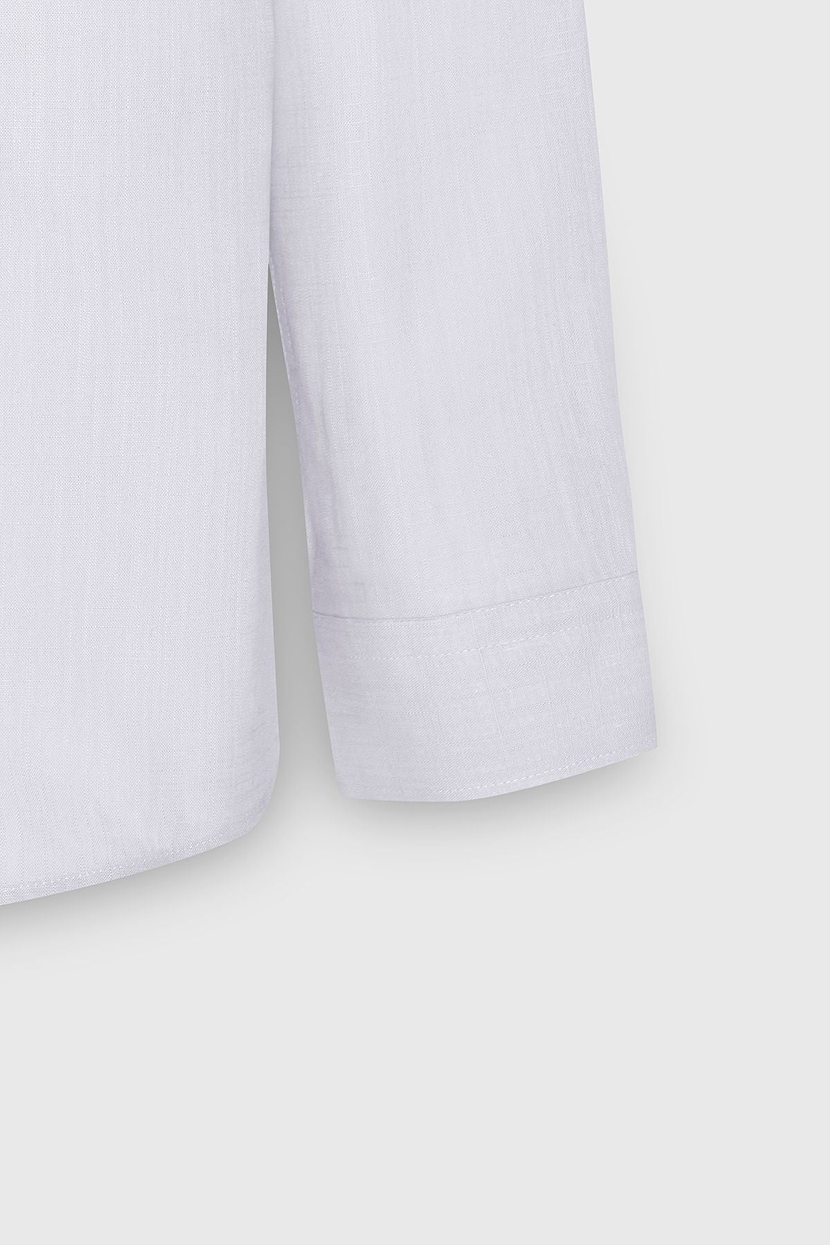 Men's white 100 %cotton slim fit narrow cut hidden buttoned collar linen -looking pennant shirt