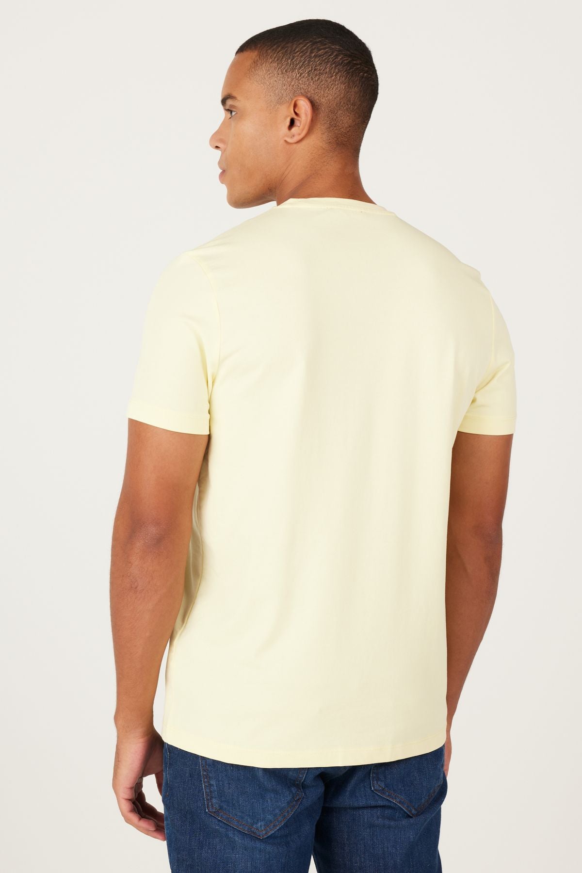 Men's yellow slim fit narrow cut bike collar cotton t -shirt