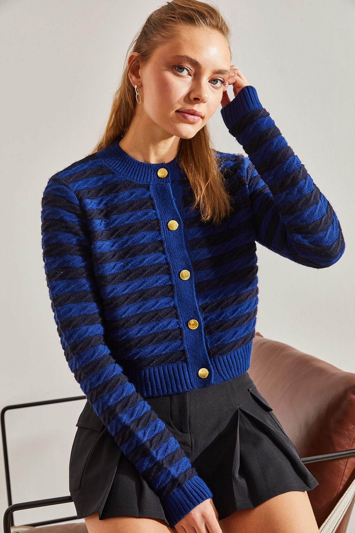 Women's buttoned side braided knitted knitwear cardigan