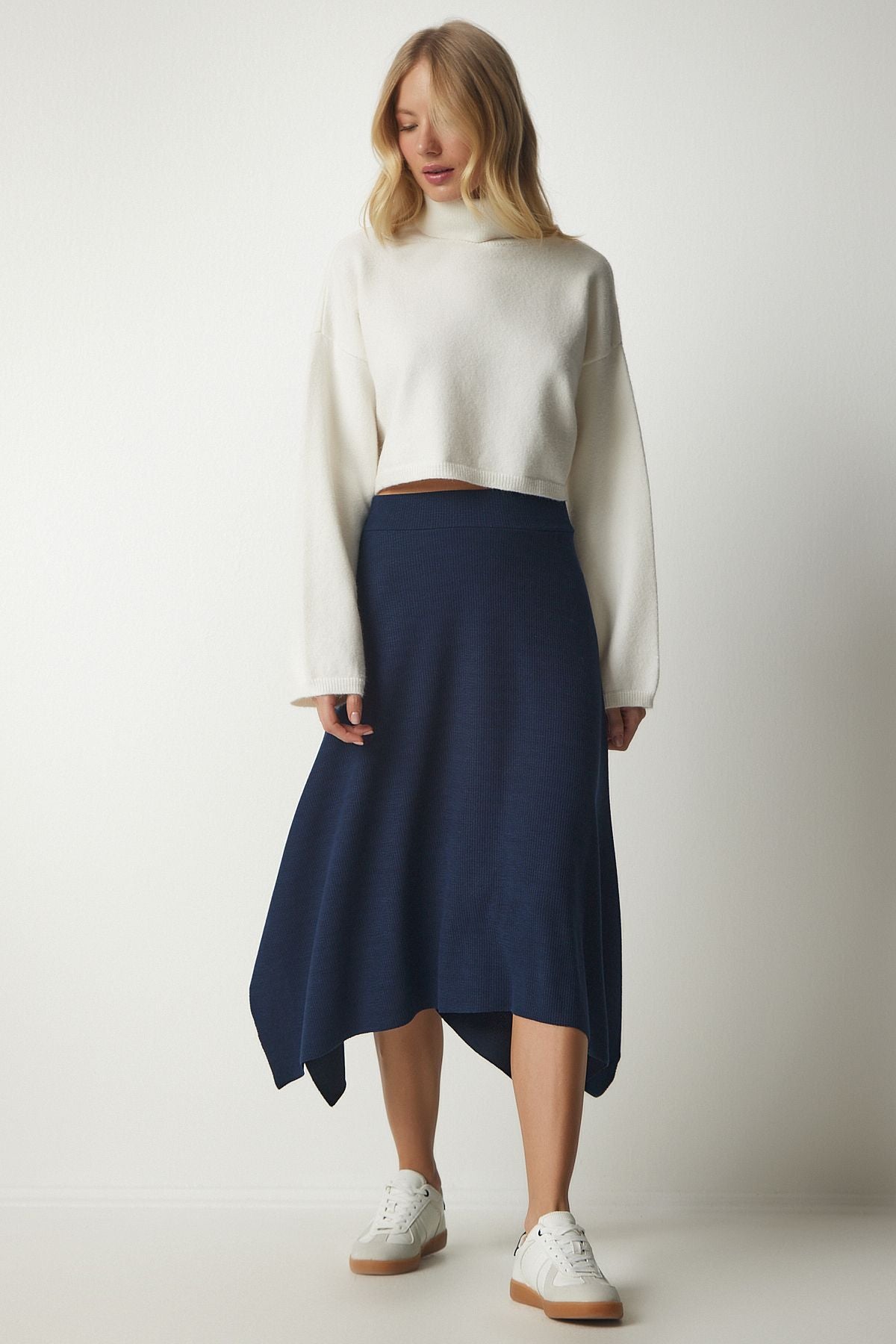 Woman Navy blue asymmetrical cut wick knitted skirt MC00227