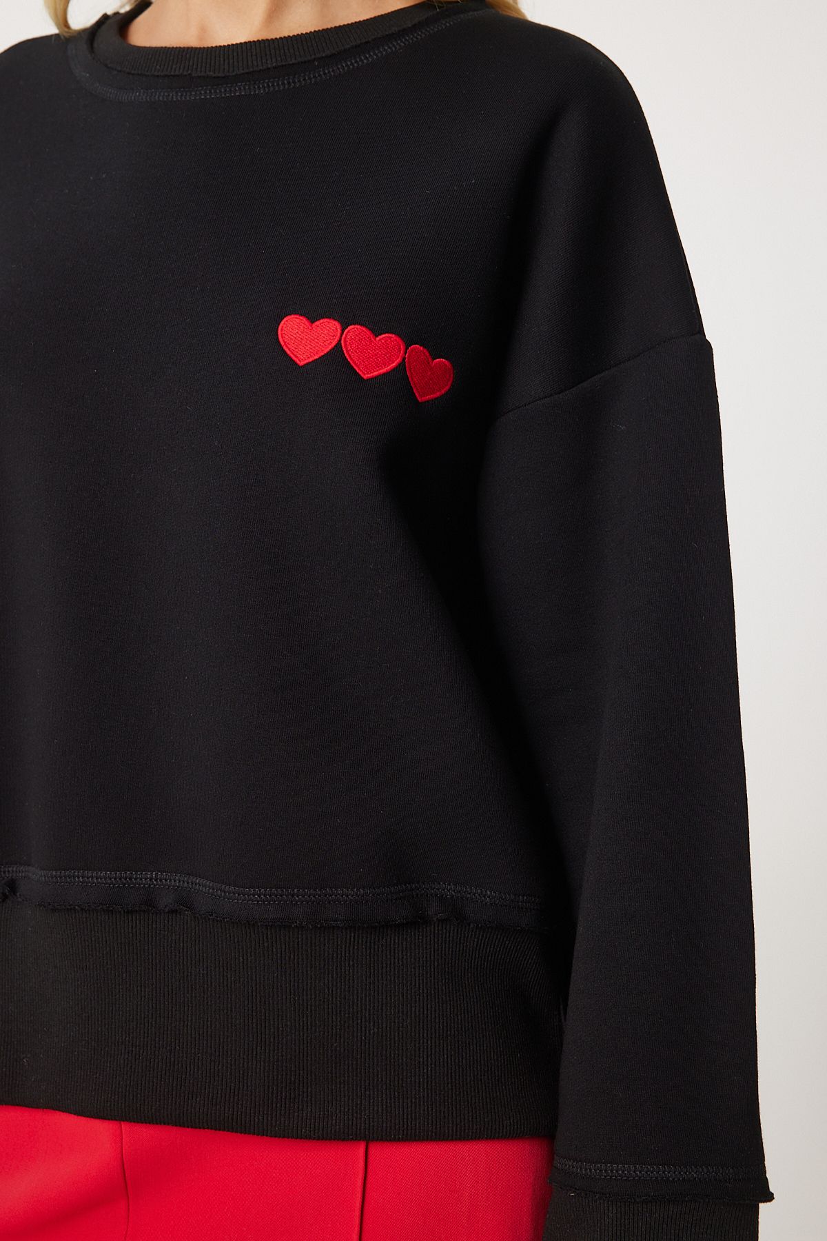 Woman Black Heart Embroidered Sweatshirt DP00216