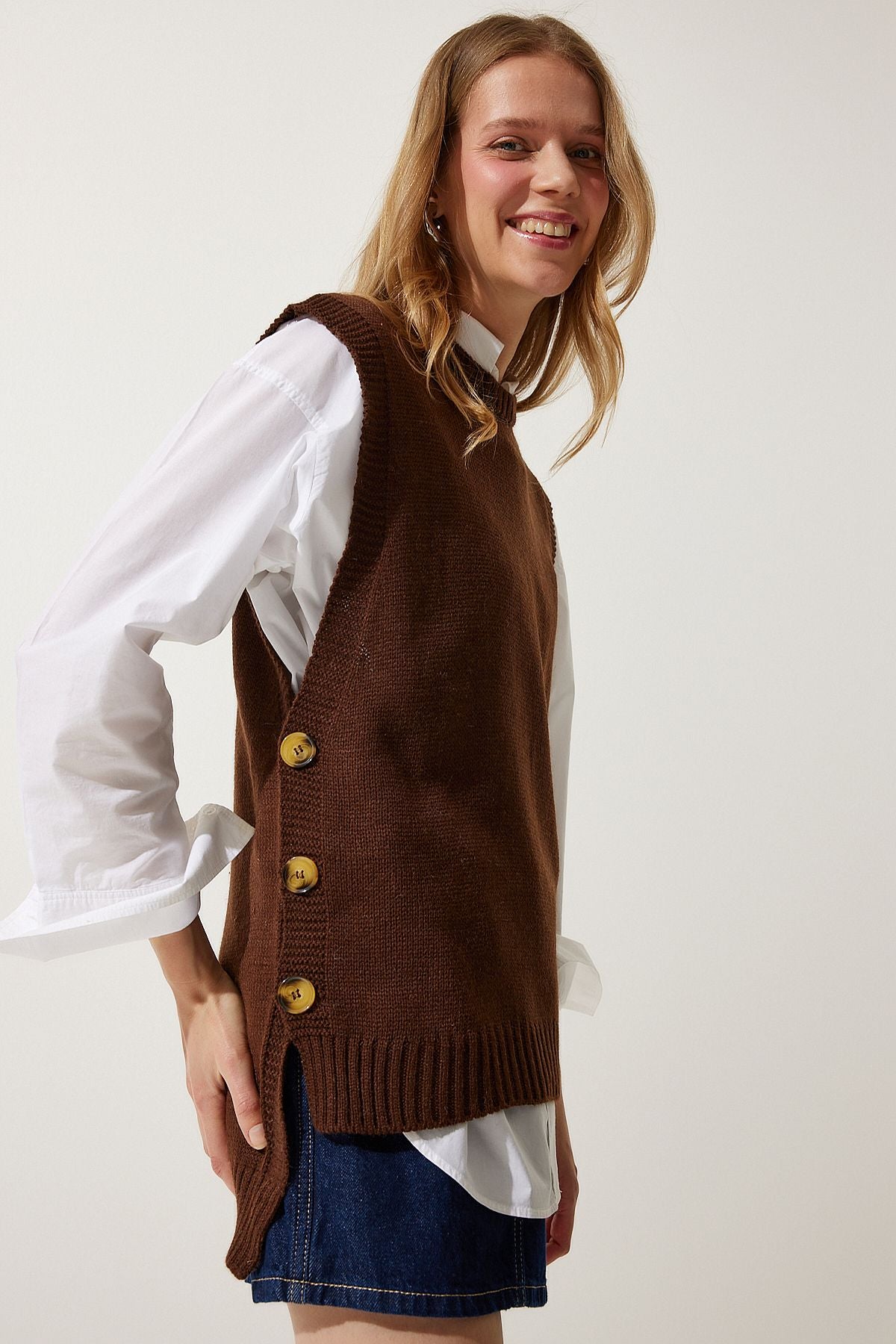 Female brown bike collar button knitwear sweater yg00100
