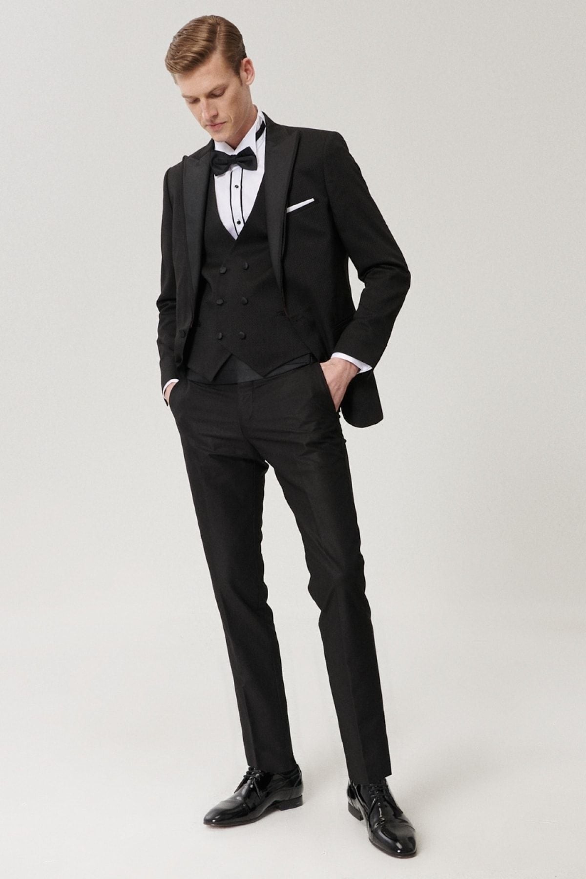 Men's slim fit narrow -cut vest with tuxedo grooming