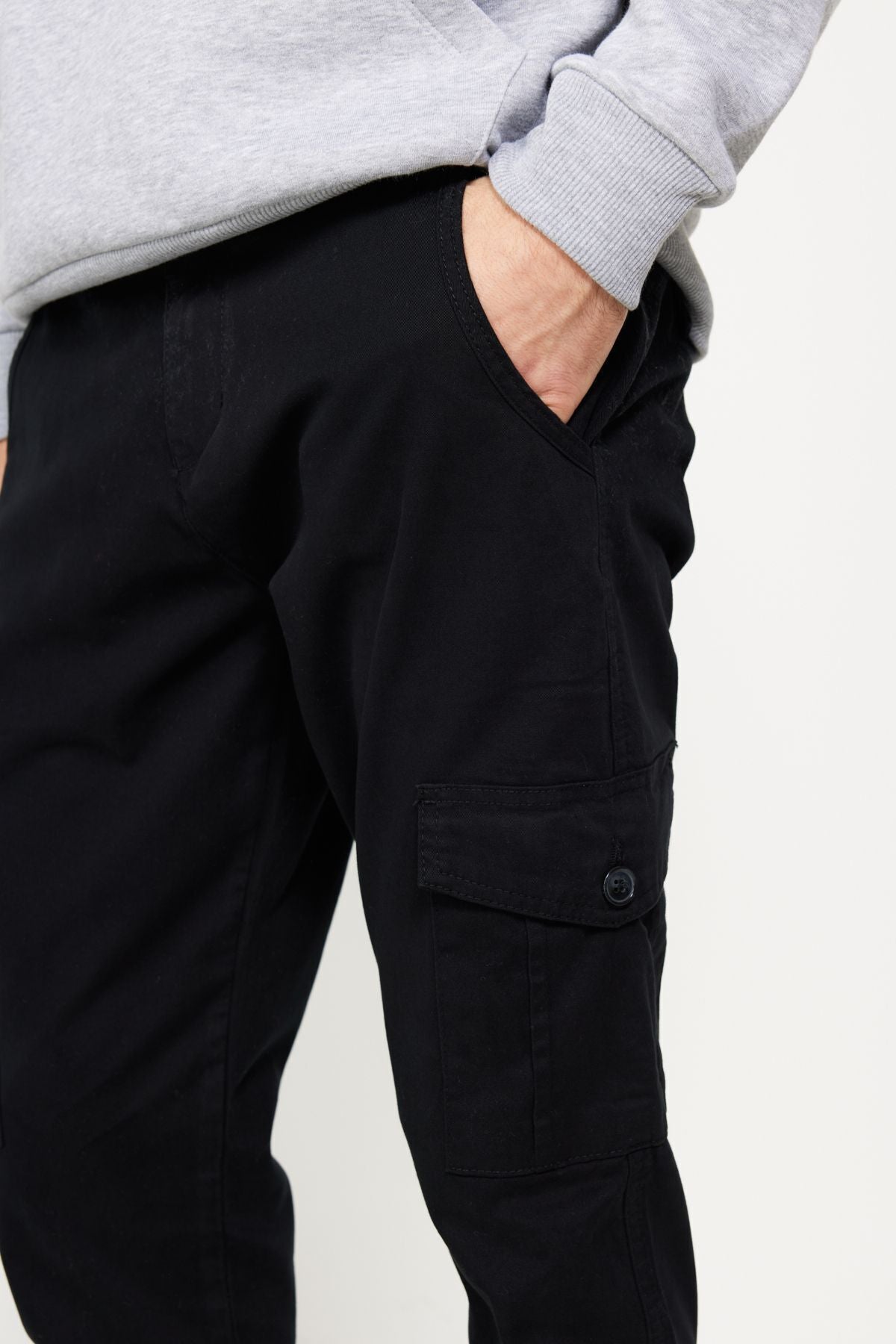 Men's Black Extra Slim Fit Narrow Cut Cargo Pocket Cotton Flexible Pants