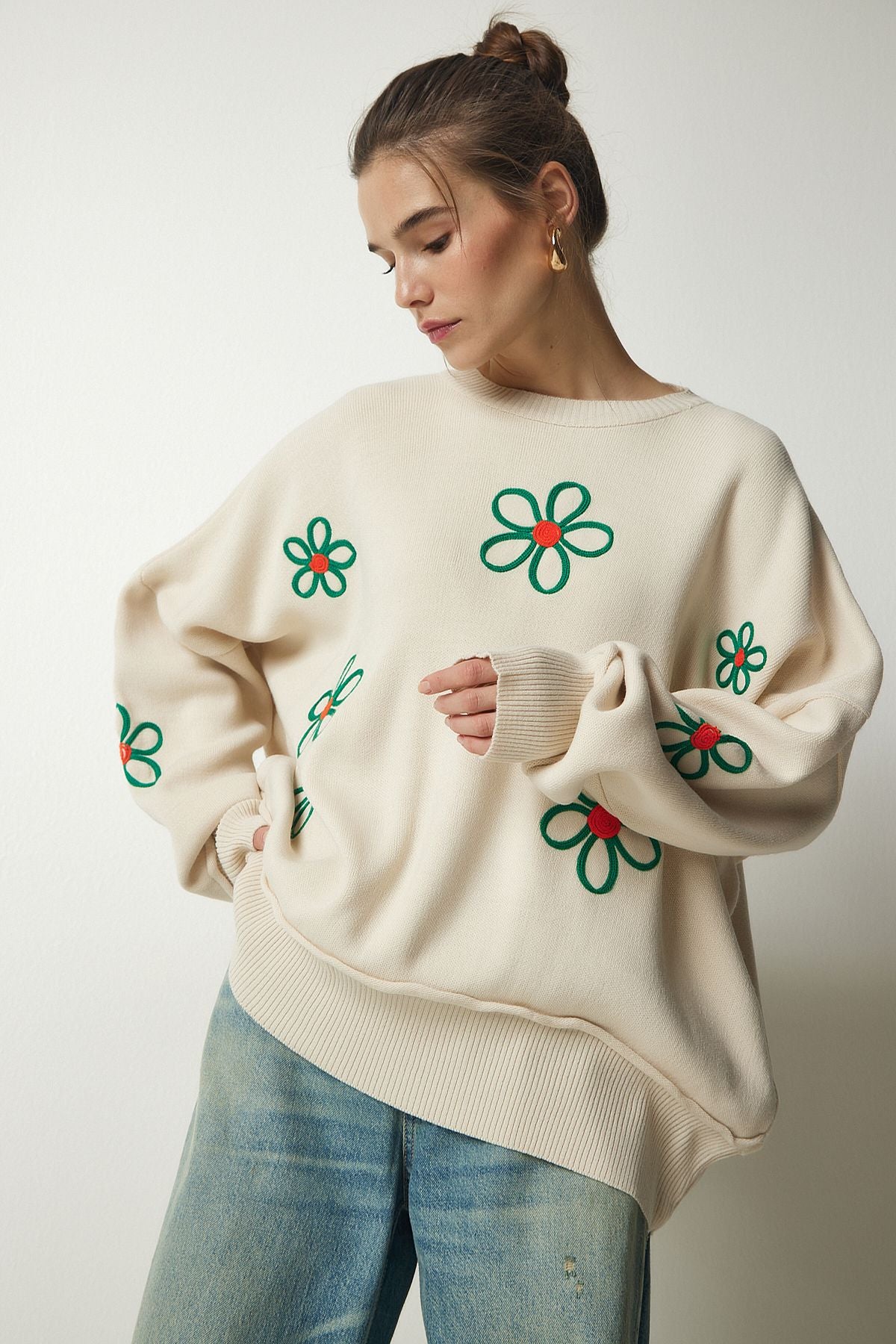 Women's Cream Flower Embroidery Oversiz Knitwear Sweater DD01262